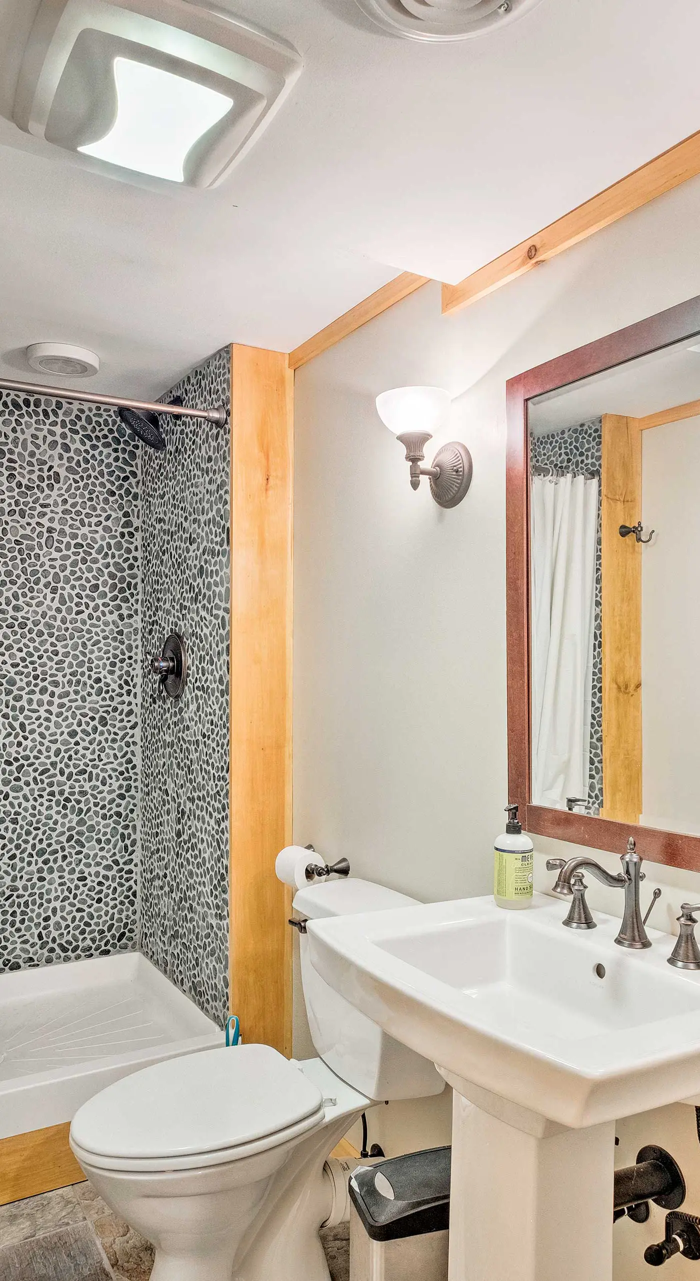 Private Wooded Cabin: 7 Mi to Mount Snow!
