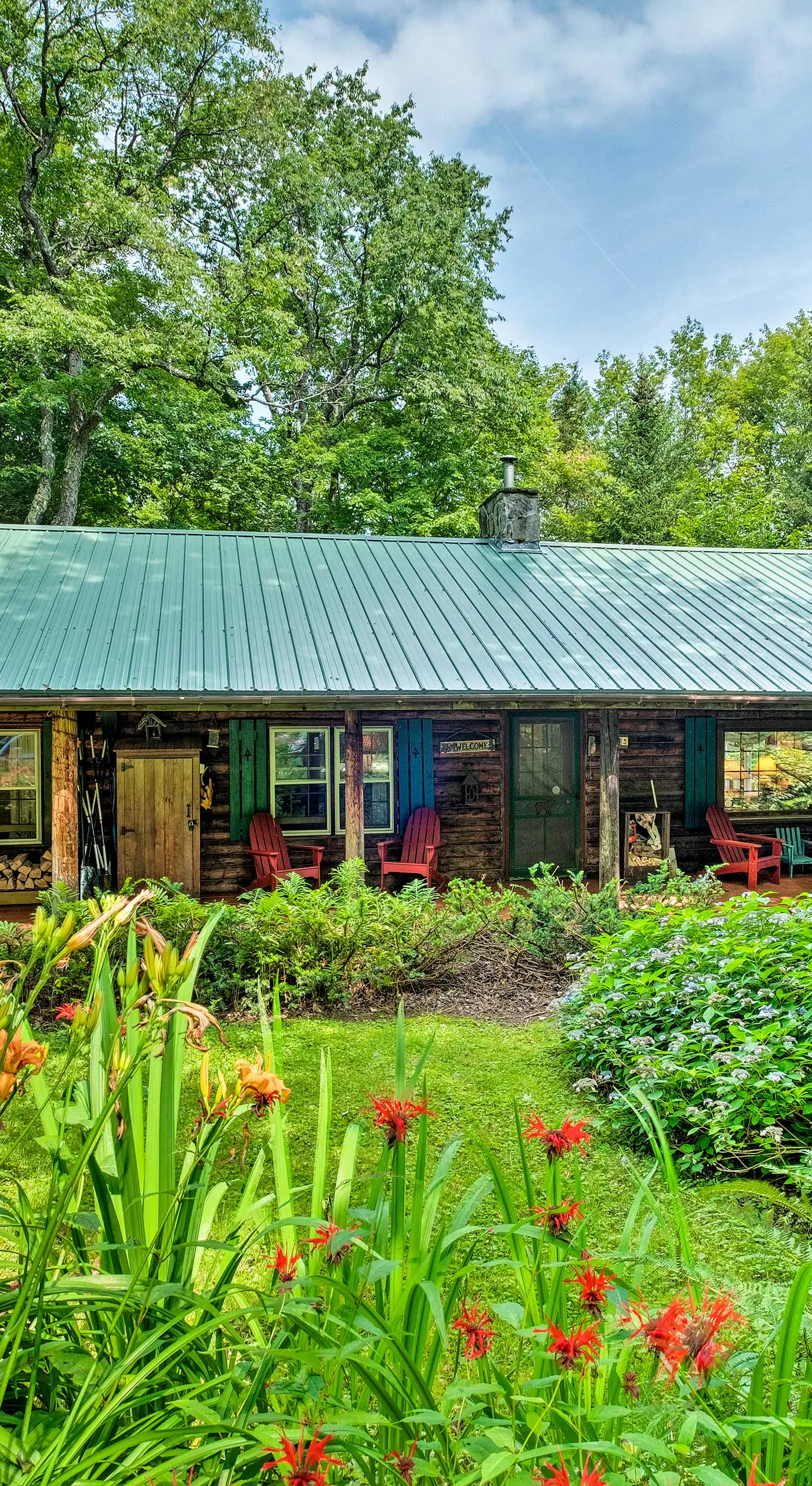 Private Wooded Cabin: 7 Mi to Mount Snow!