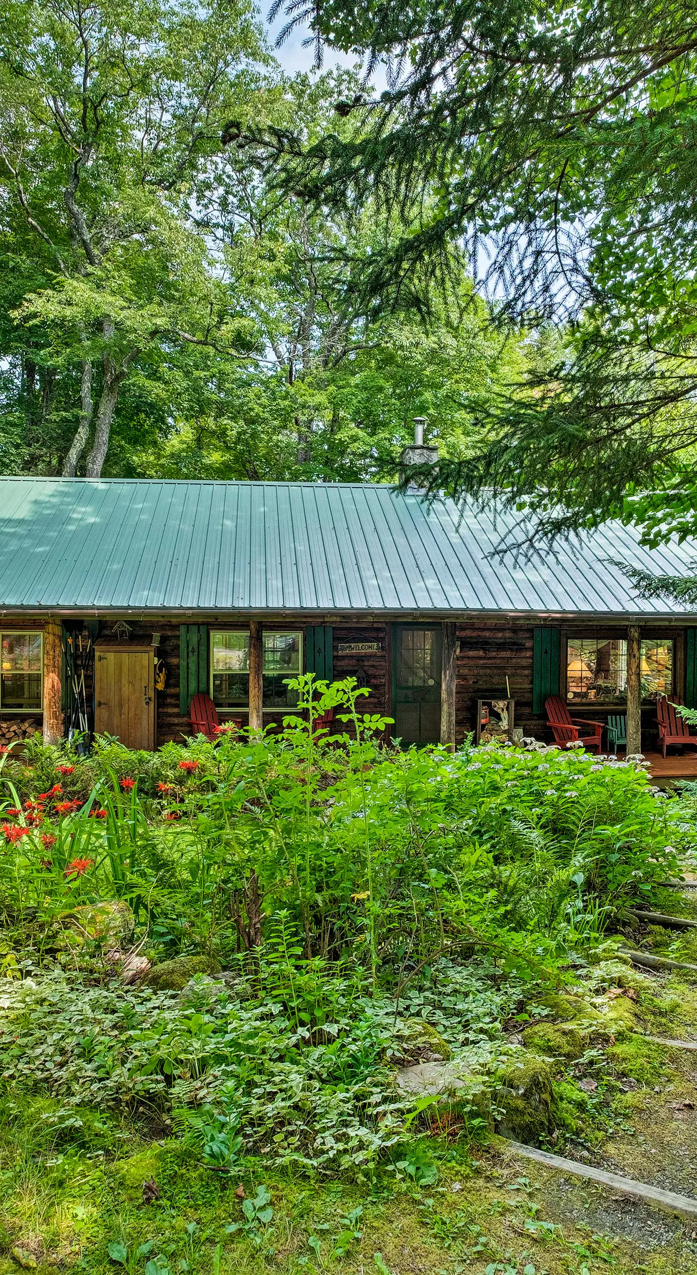 Private Wooded Cabin: 7 Mi to Mount Snow!