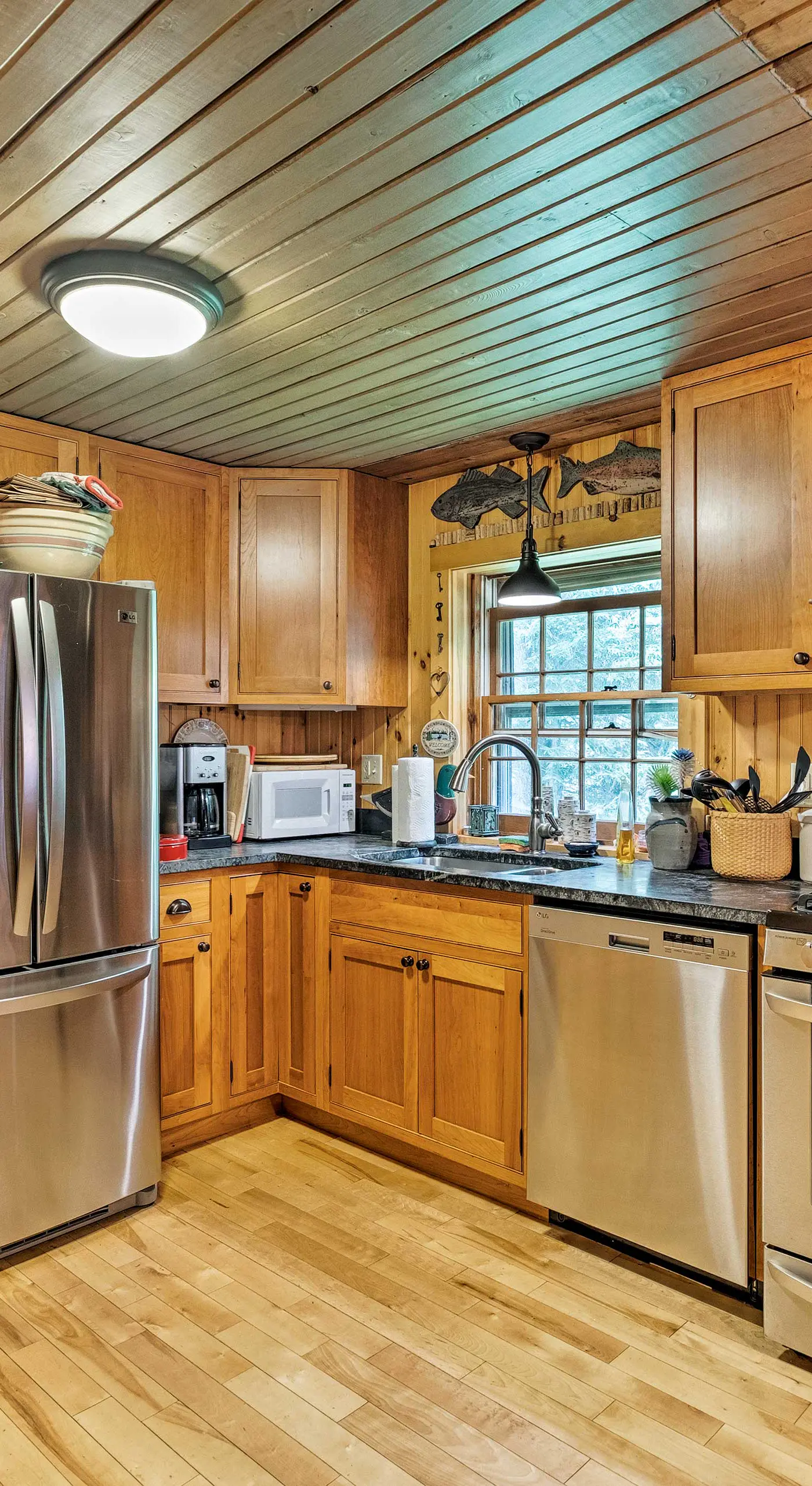 Private Wooded Cabin: 7 Mi to Mount Snow!