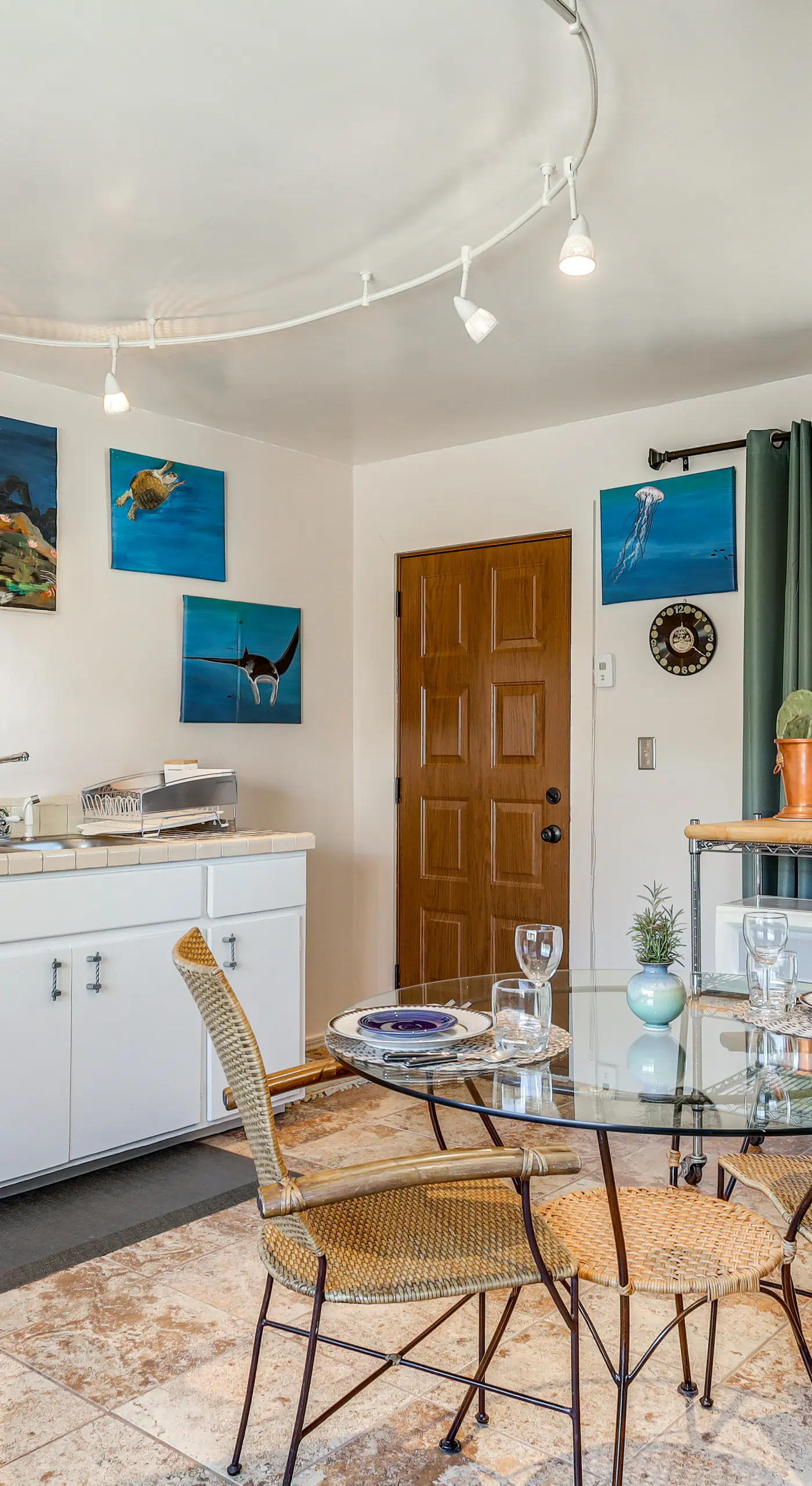 Artsy Studio w/ Patio: 25 Mi to Santa Fe
