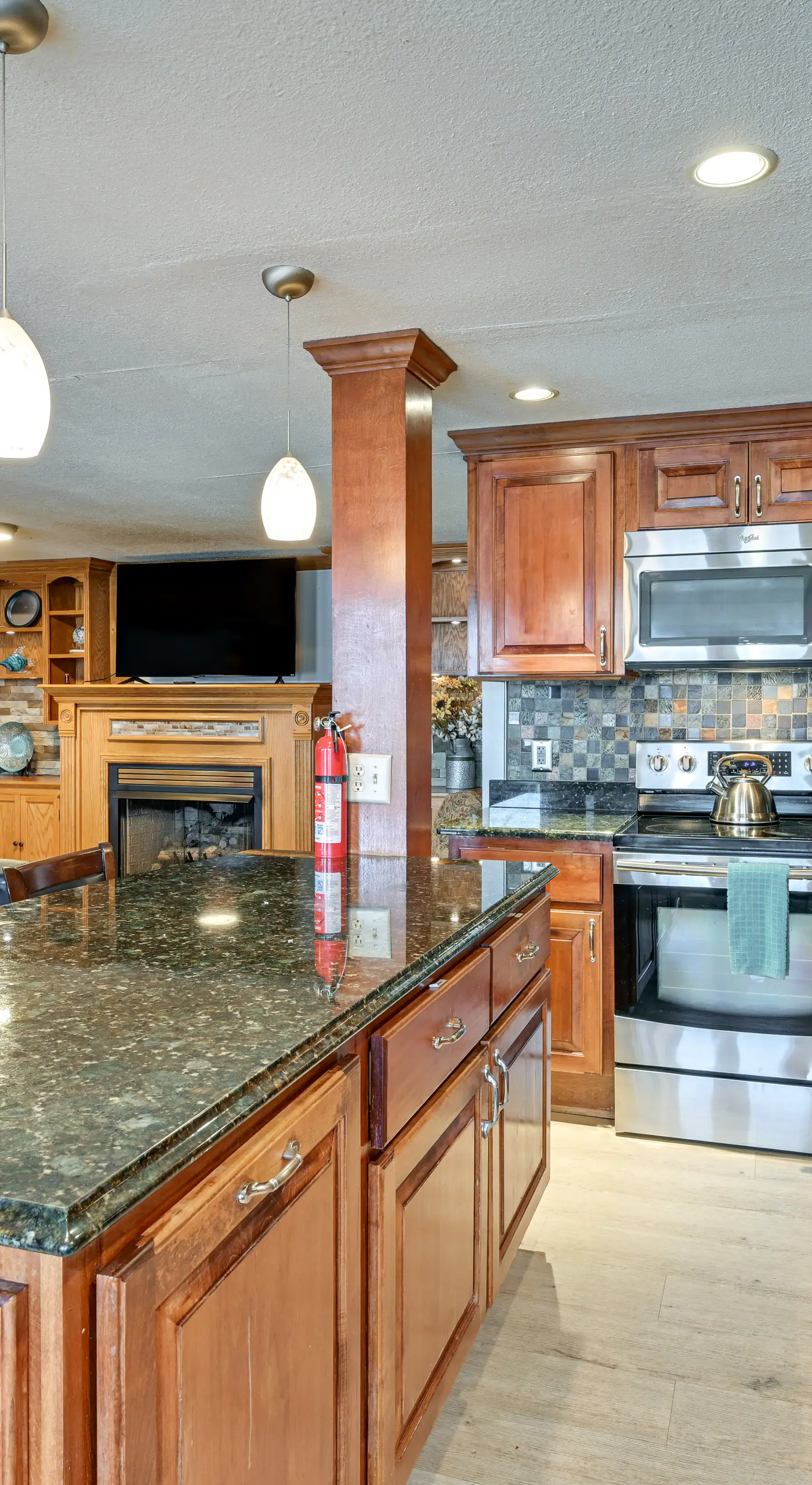 Lakefront, Hot tub, Theater Game w/ Private Dock