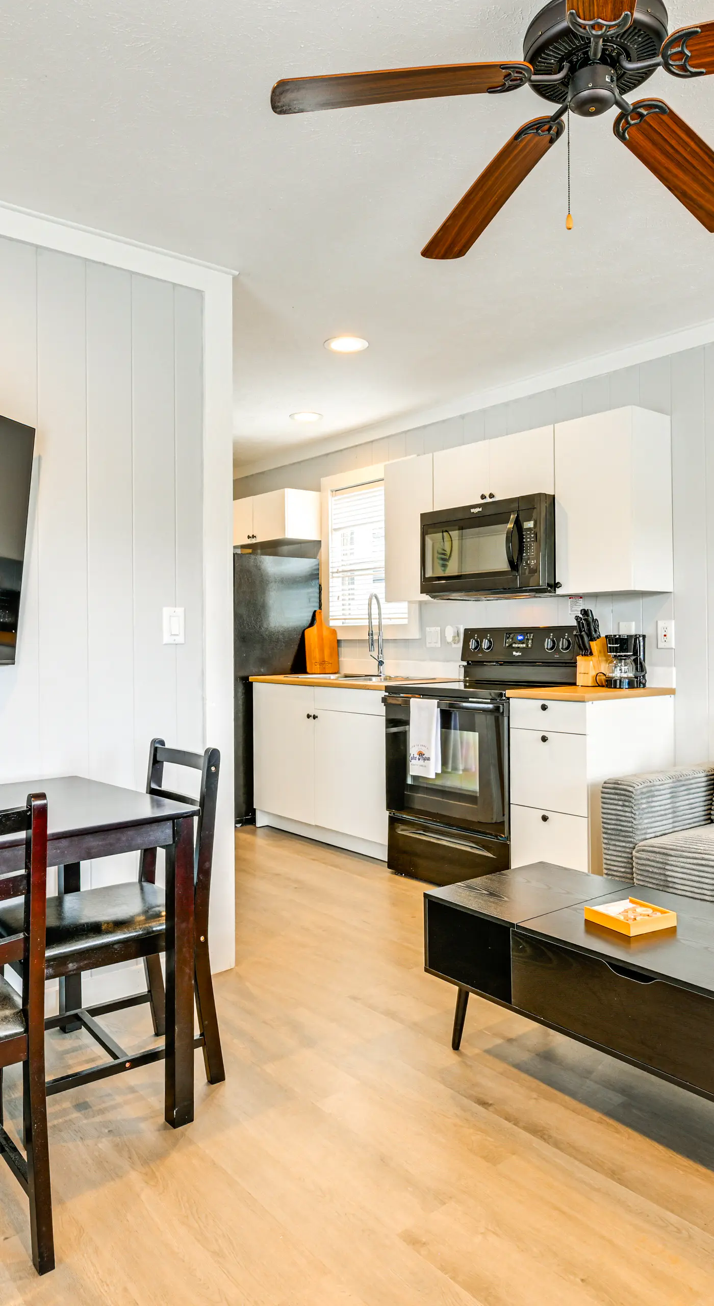 Waterfront Living & Resort Perks! Lake Norman Stay