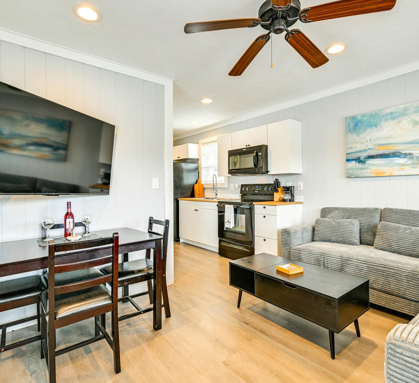 Waterfront Living & Resort Perks! Lake Norman Stay