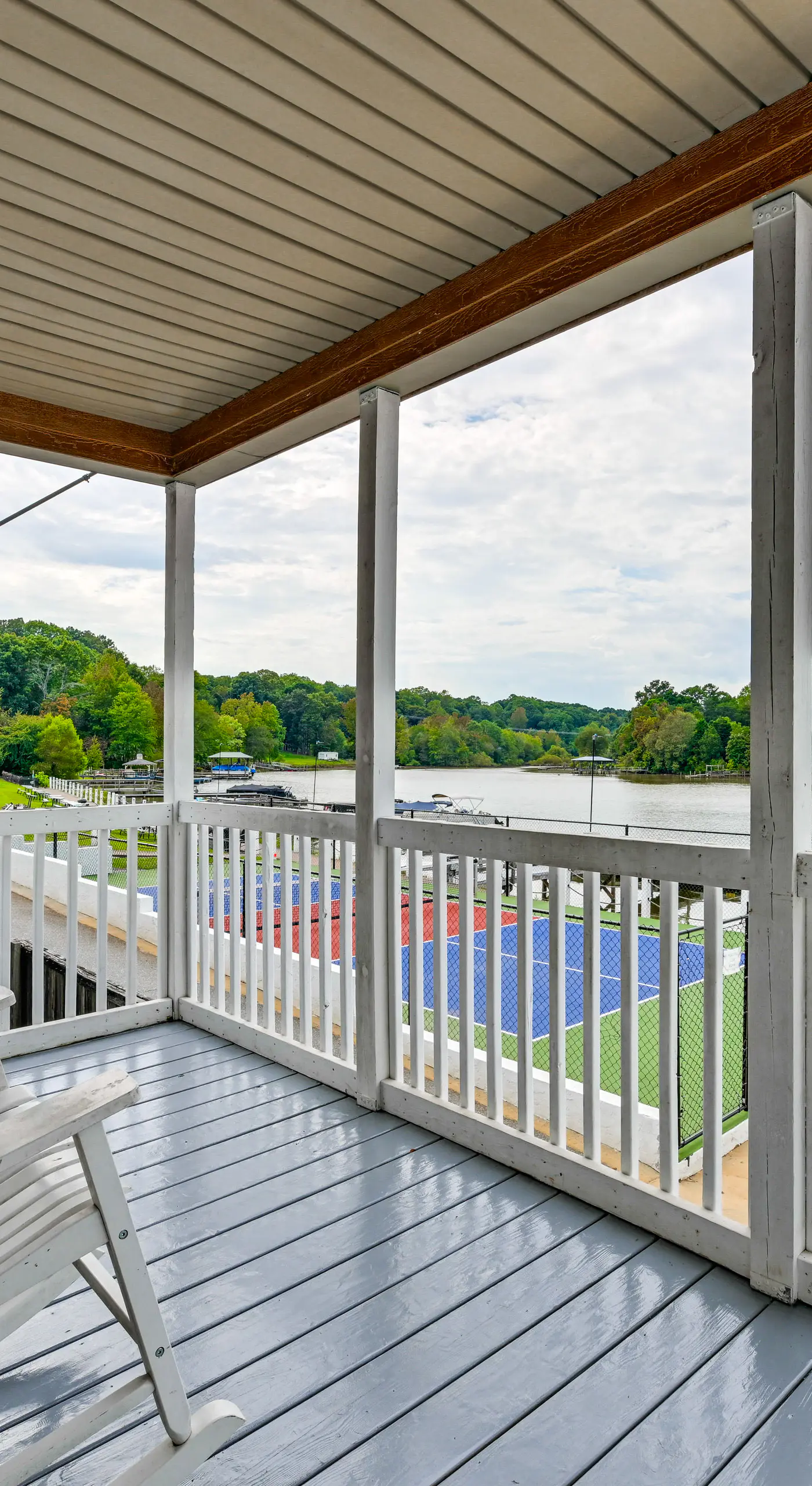 Waterfront Living & Resort Perks! Lake Norman Stay