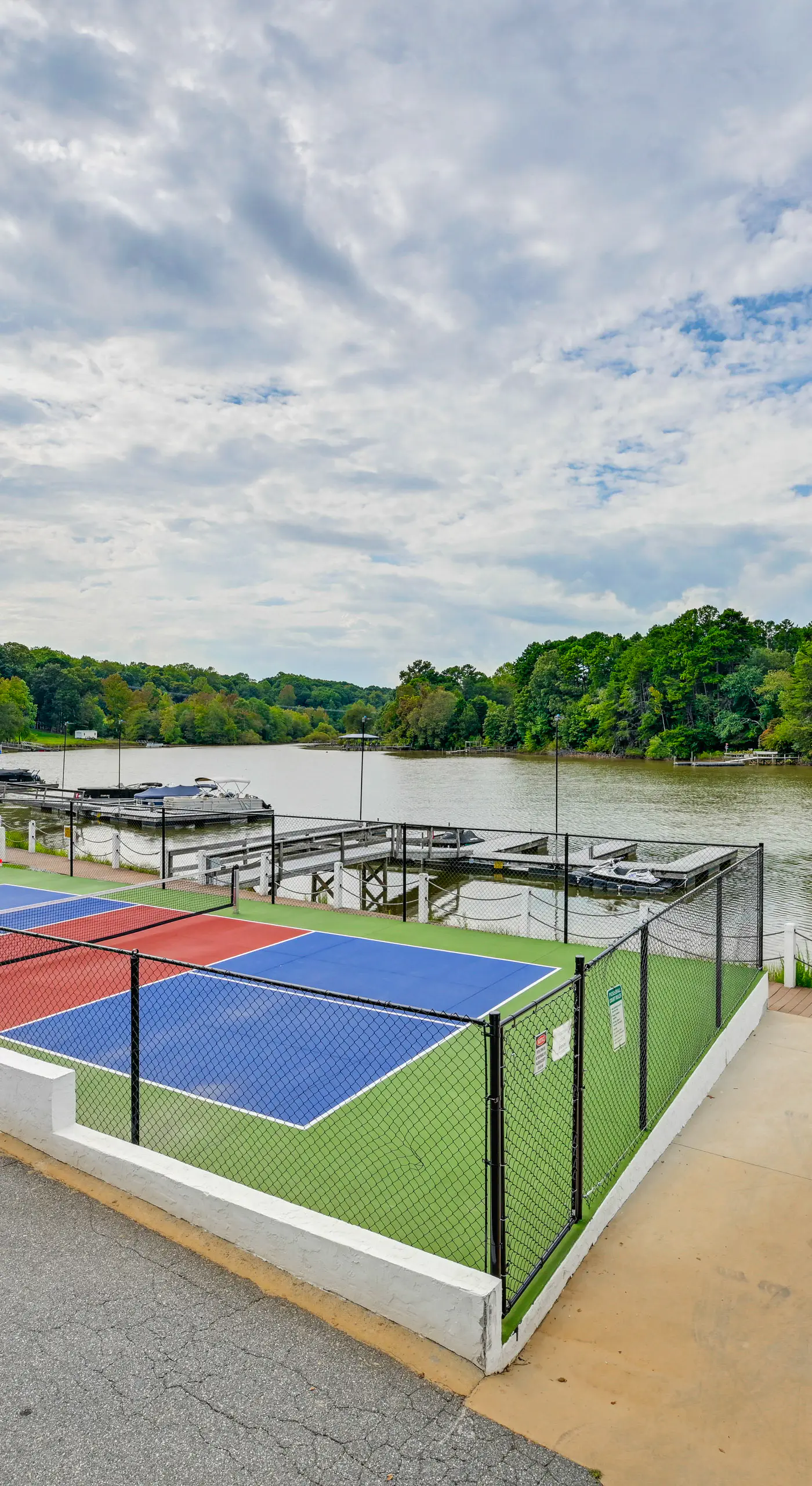 Waterfront Living & Resort Perks! Lake Norman Stay