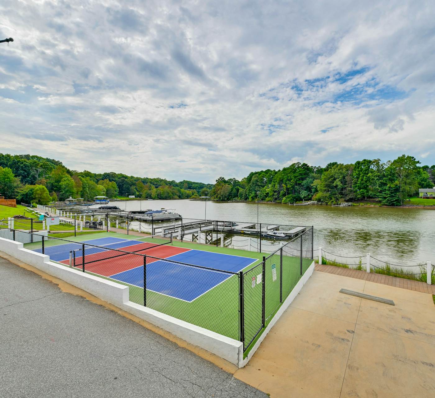 Waterfront Living & Resort Perks! Lake Norman Stay
