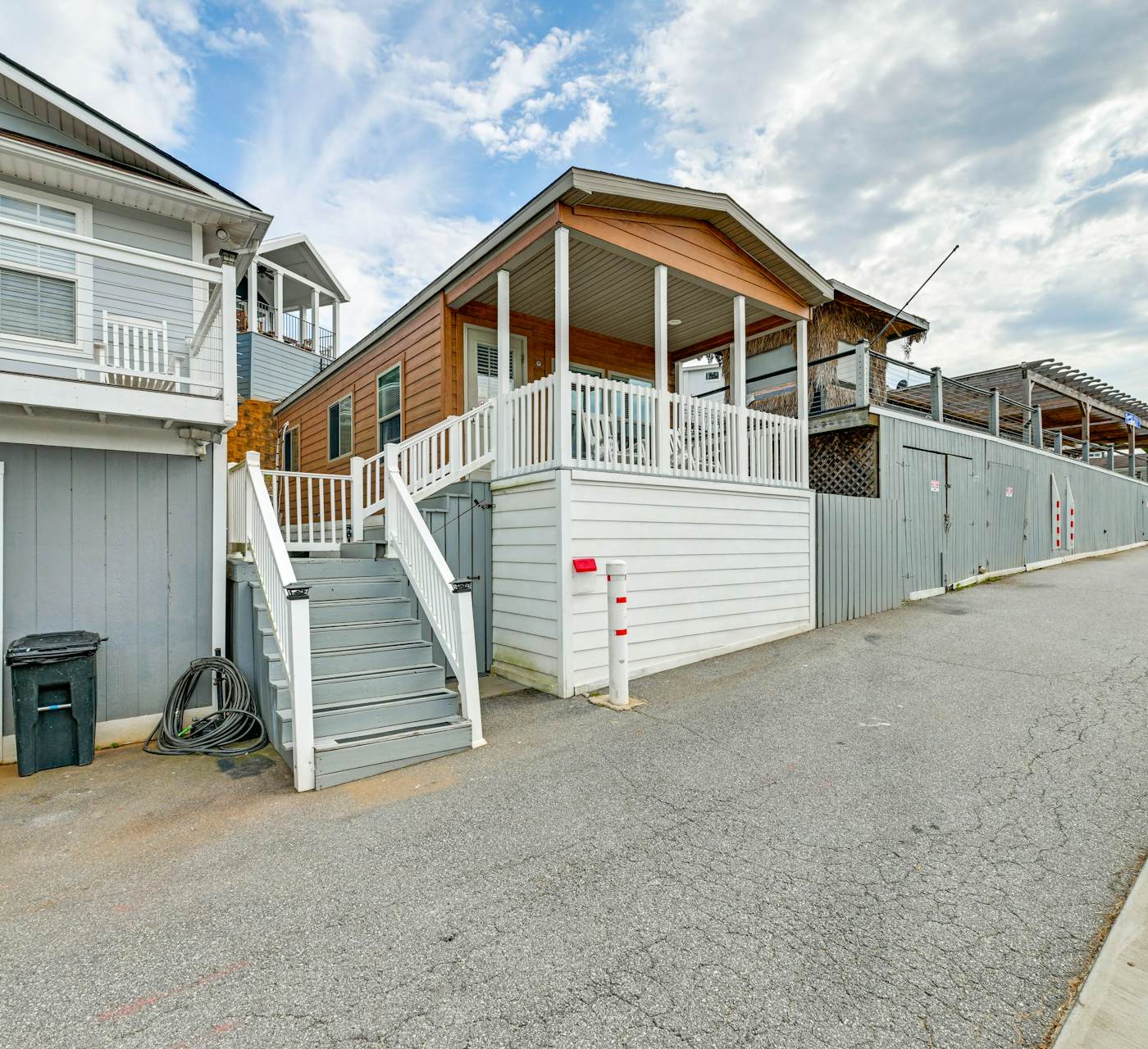 Waterfront Living & Resort Perks! Lake Norman Stay