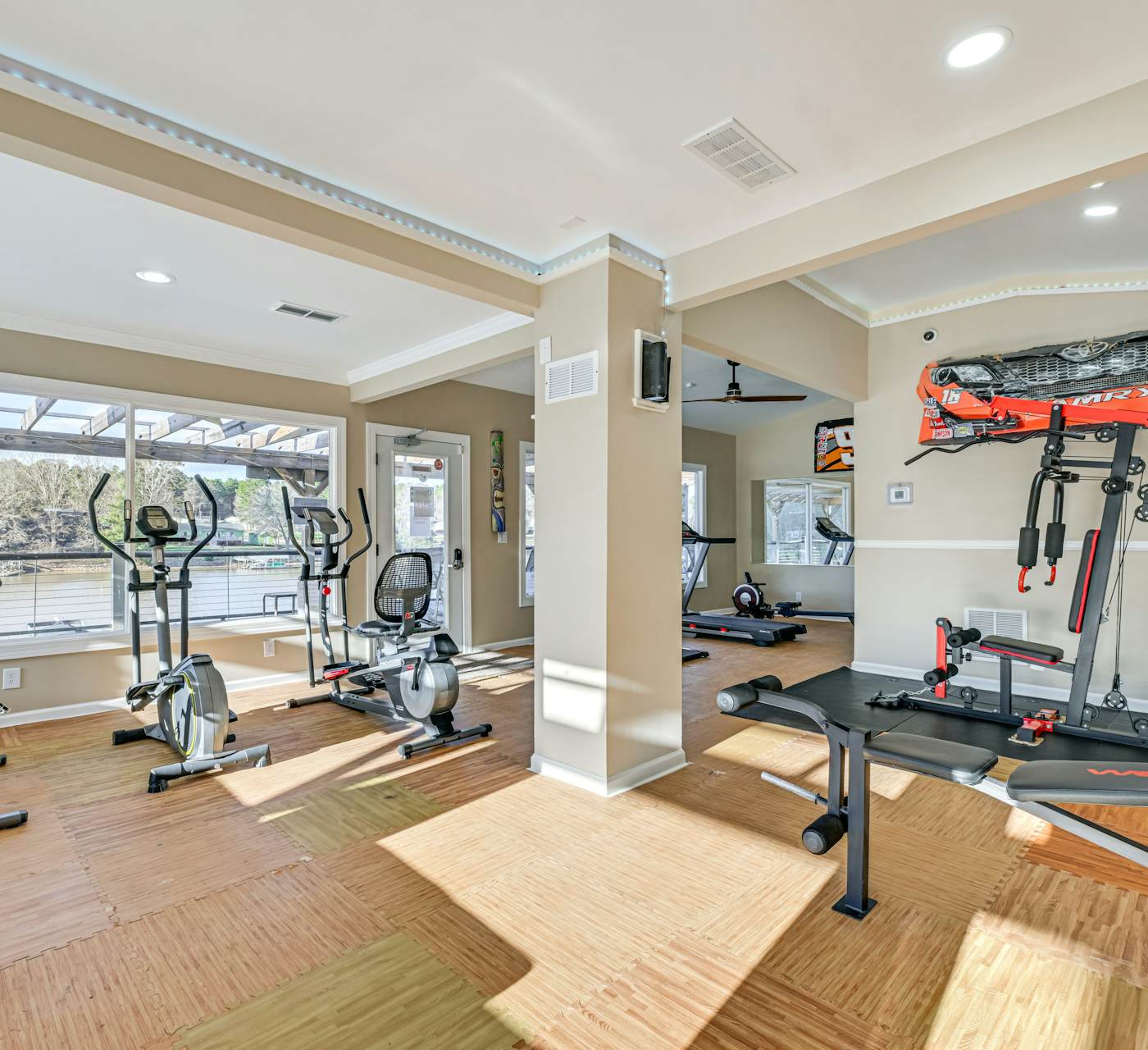 Waterfront Living & Resort Perks! Lake Norman Stay