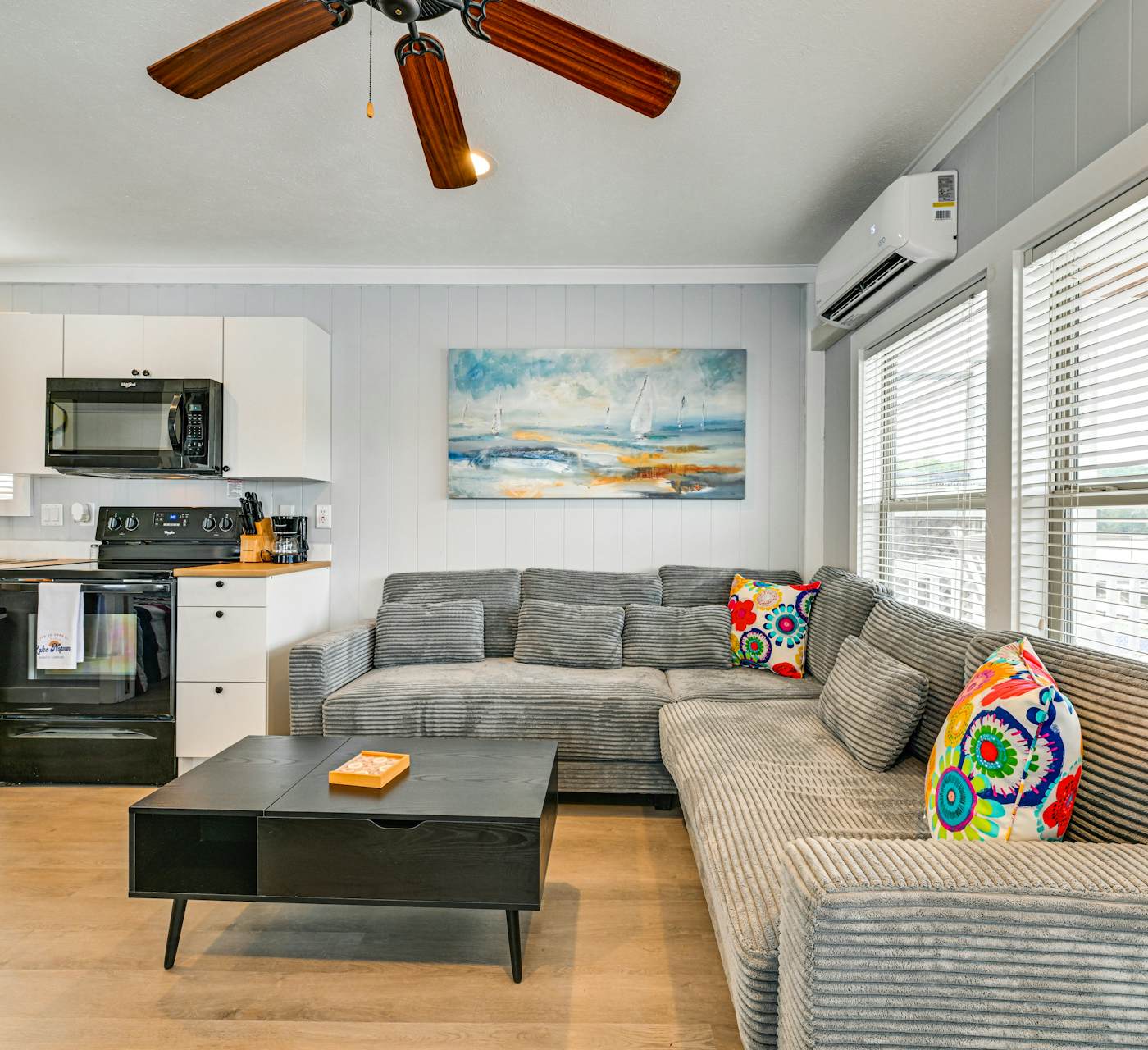 Waterfront Living & Resort Perks! Lake Norman Stay