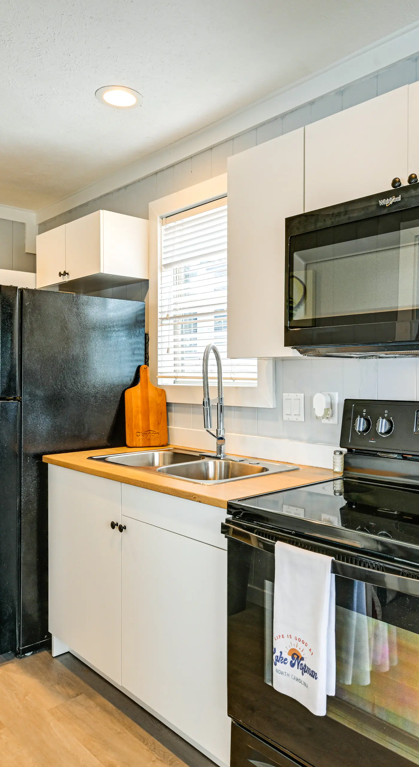 Waterfront Living & Resort Perks! Lake Norman Stay