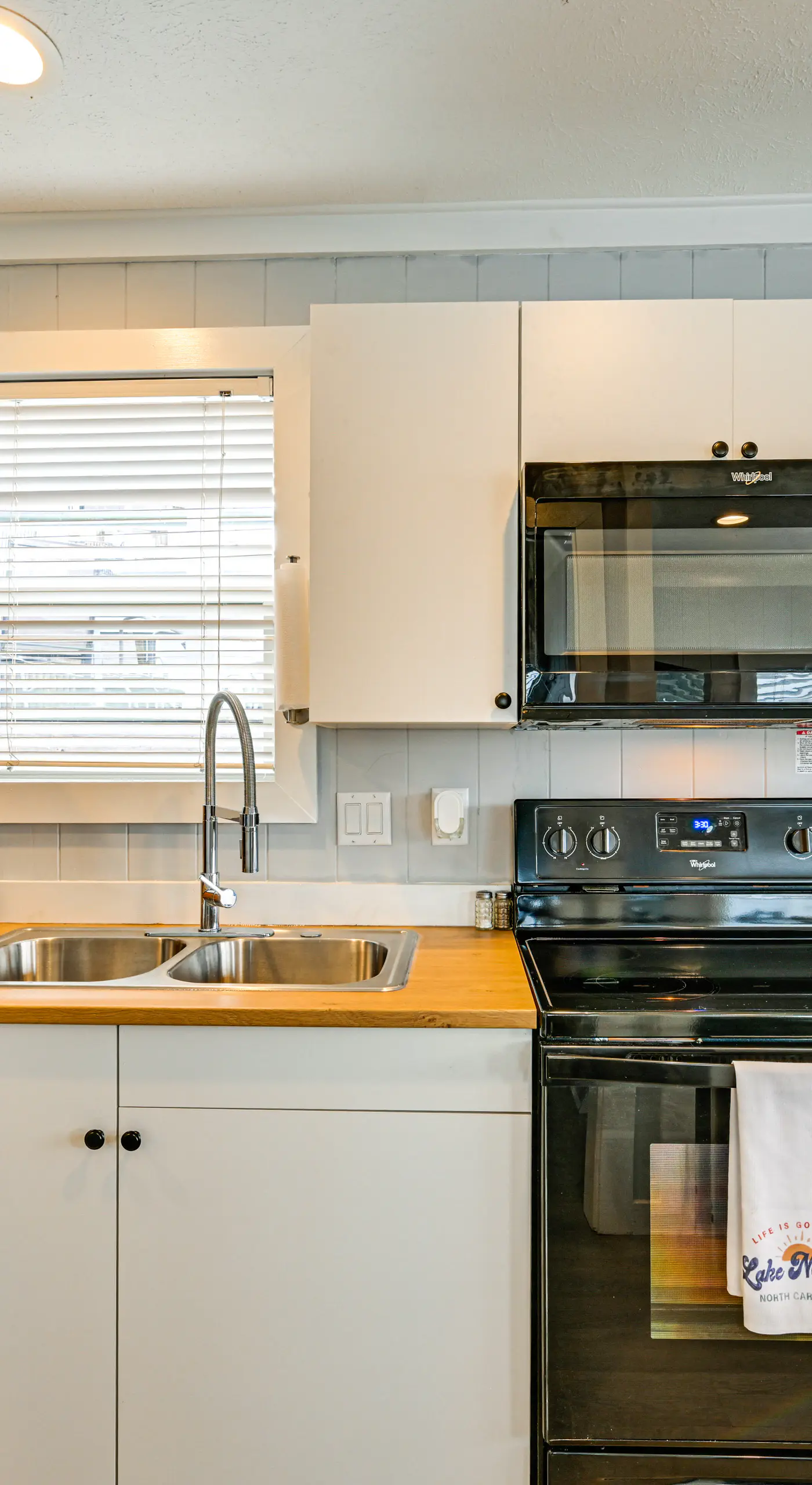 Waterfront Living & Resort Perks! Lake Norman Stay