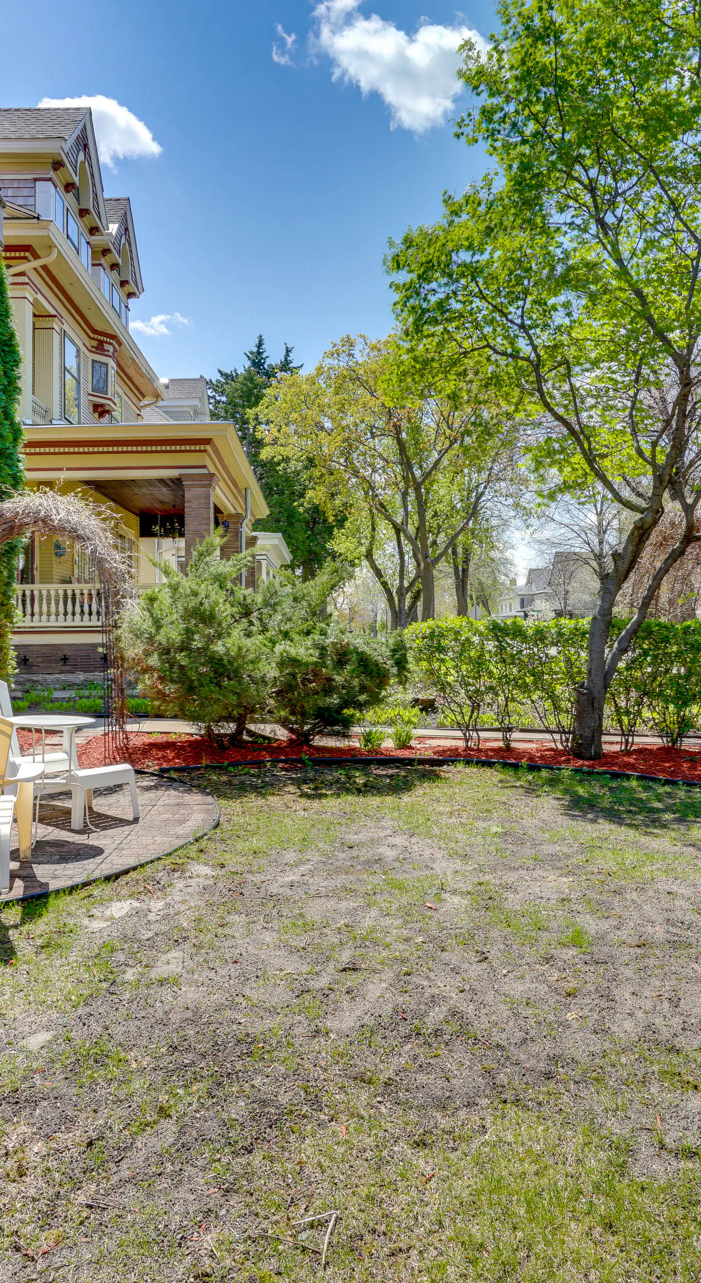 2 Mi to Dtwn Minneapolis: Lowry Hill Apt w/ Patio
