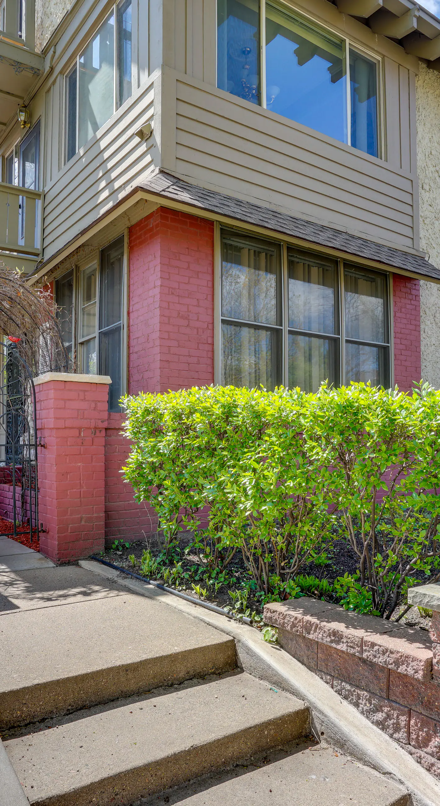 2 Mi to Dtwn Minneapolis: Lowry Hill Apt w/ Patio