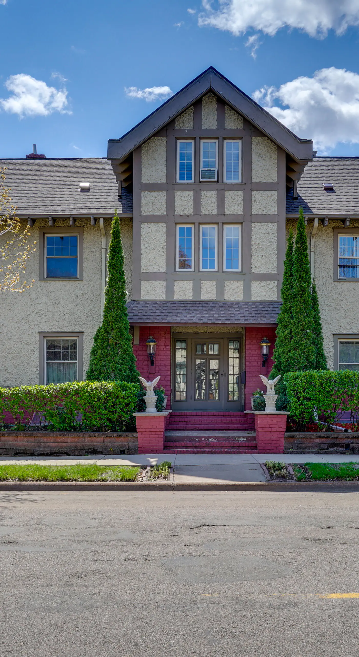 2 Mi to Dtwn Minneapolis: Lowry Hill Apt w/ Patio