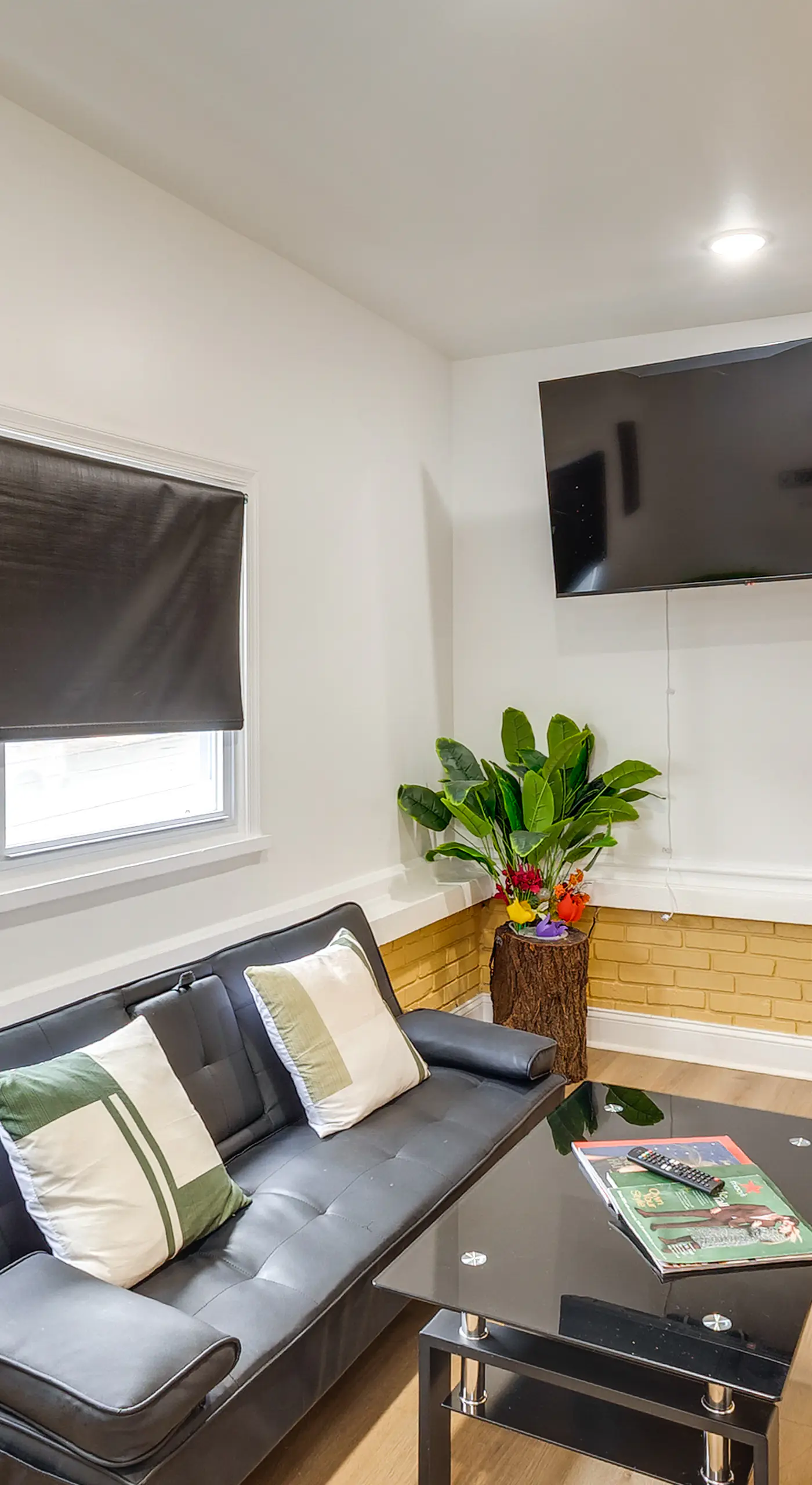 Colorful, Convenient Apt 7 Mi to Lincoln Financial