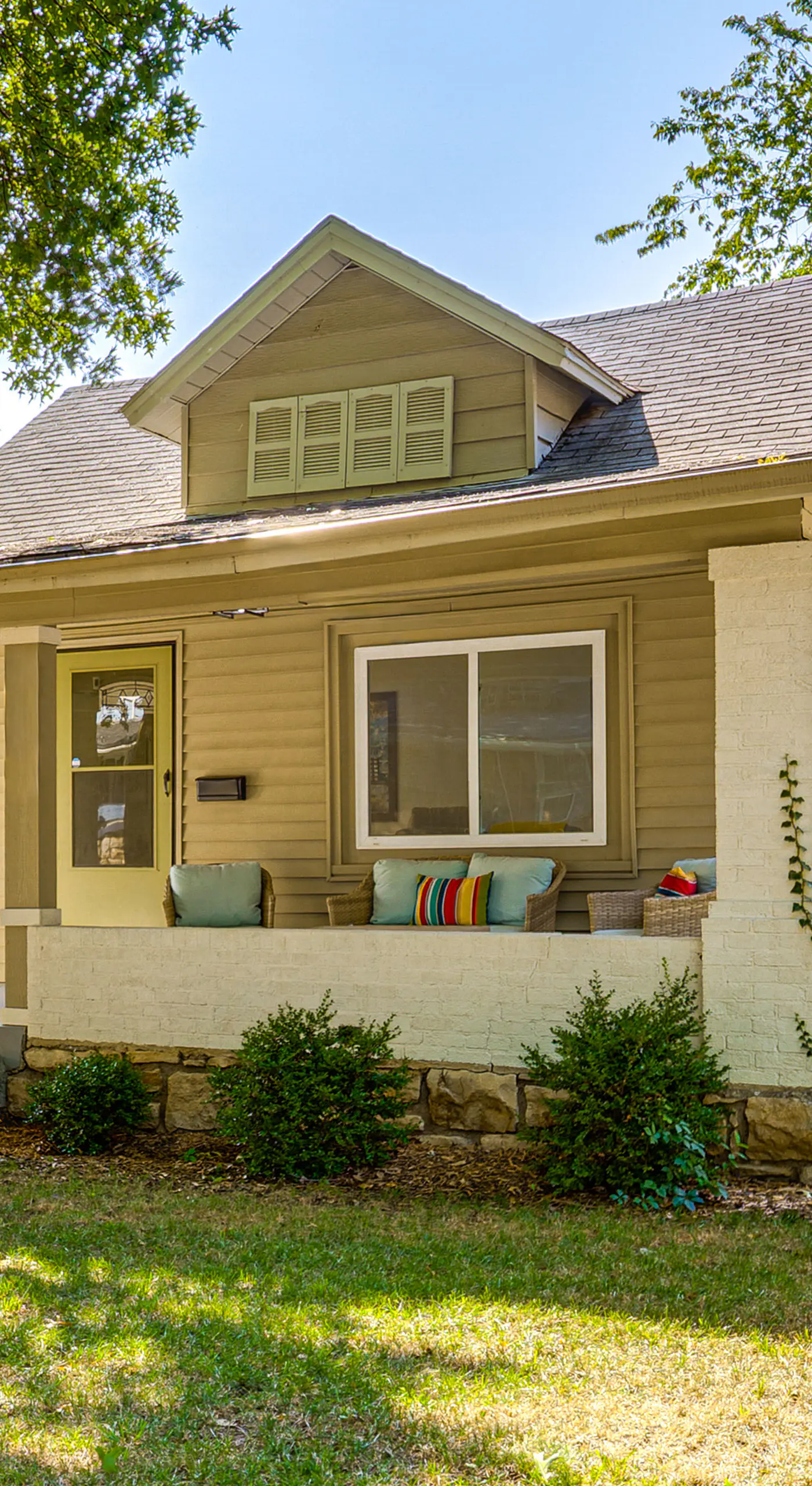 Private Porch! Charming Stay 6 Mi to Arrowhead