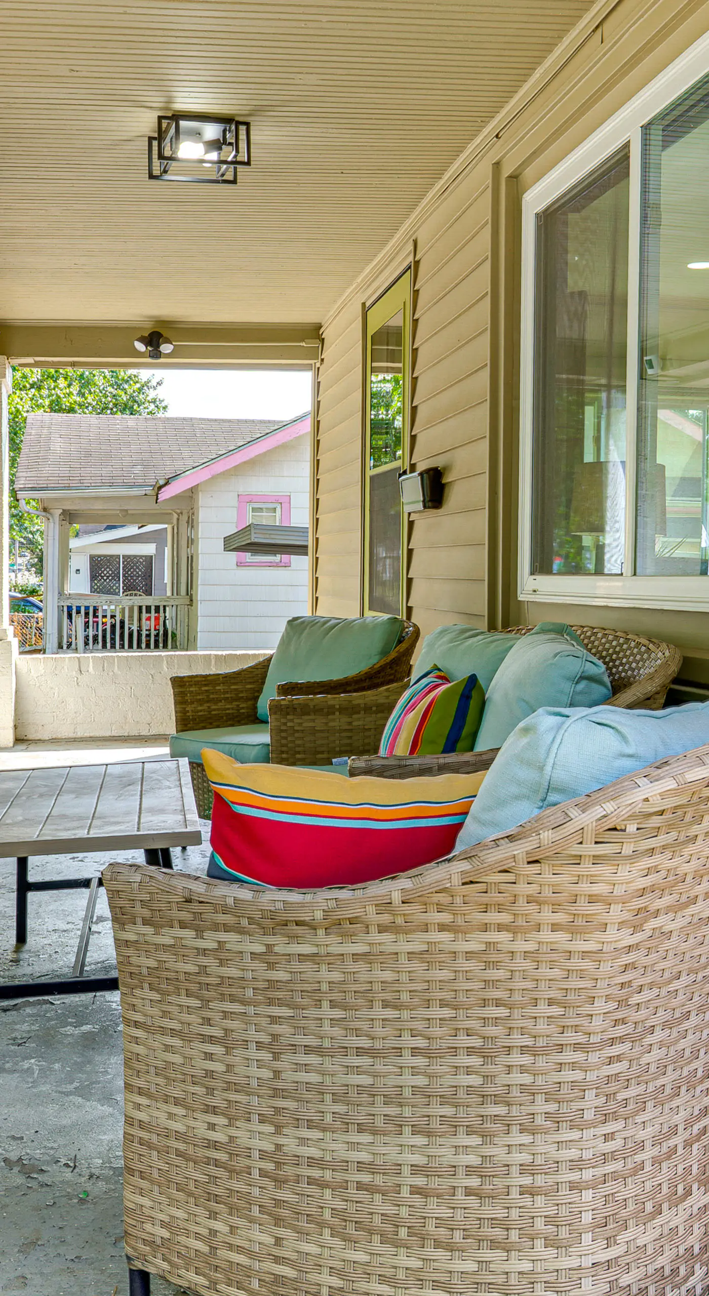 Private Porch! Charming Stay 6 Mi to Arrowhead