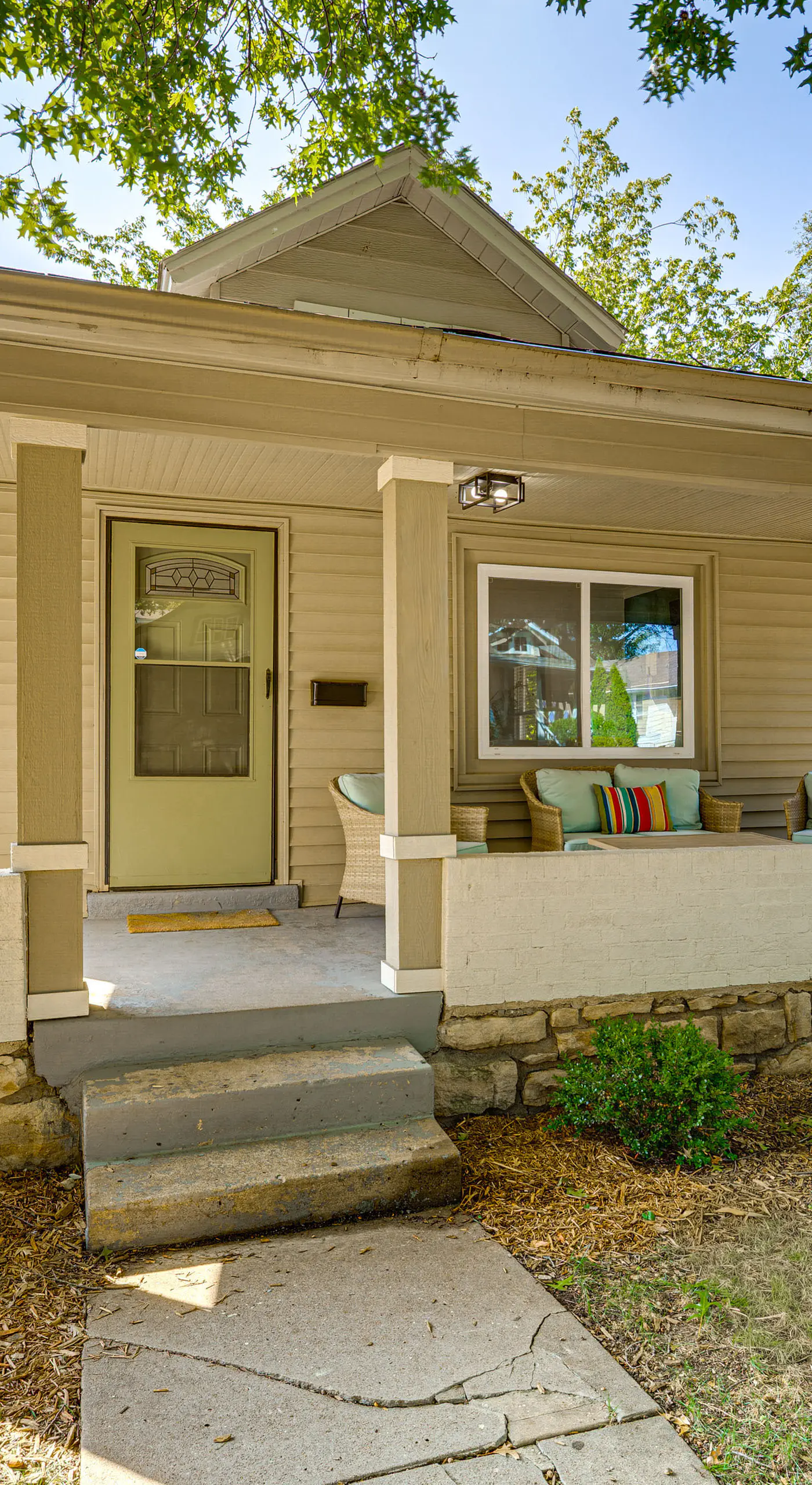 Private Porch! Charming Stay 6 Mi to Arrowhead