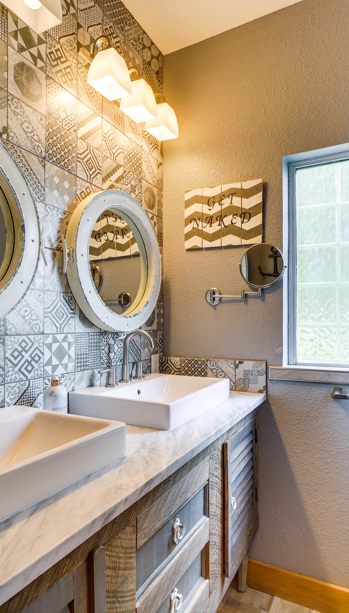 Hot Tub, Game Room & More! Lakefront Home in Afton
