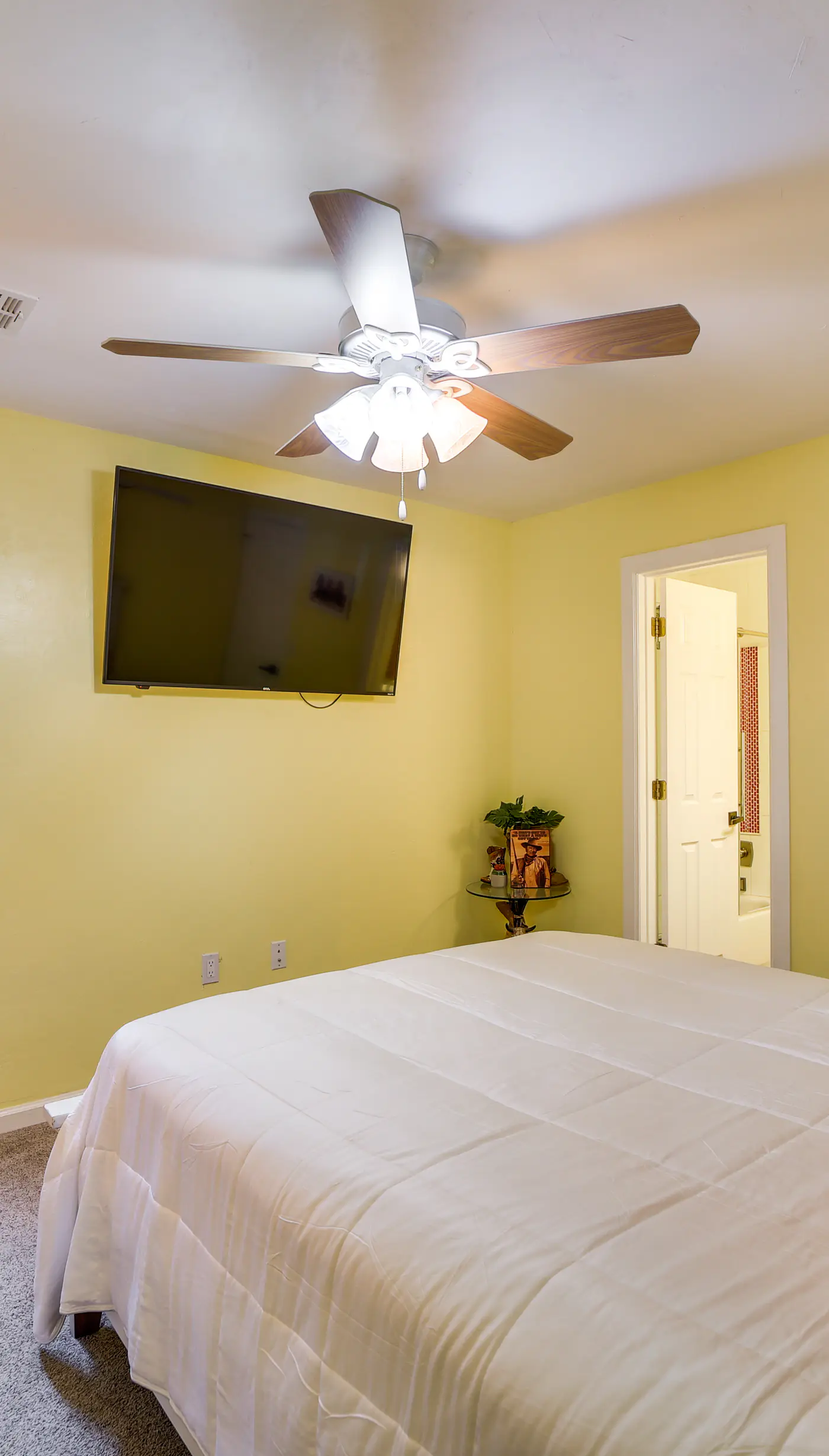 Hot Tub, Game Room & More! Lakefront Home in Afton