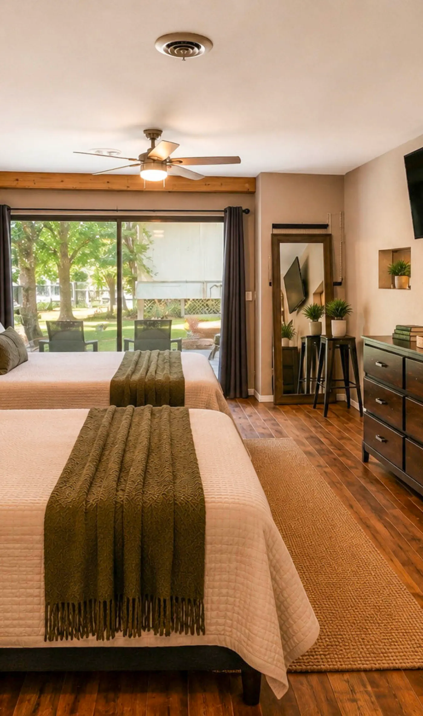 Hot Tub + Game Room! Luxe Monkey Island Escape