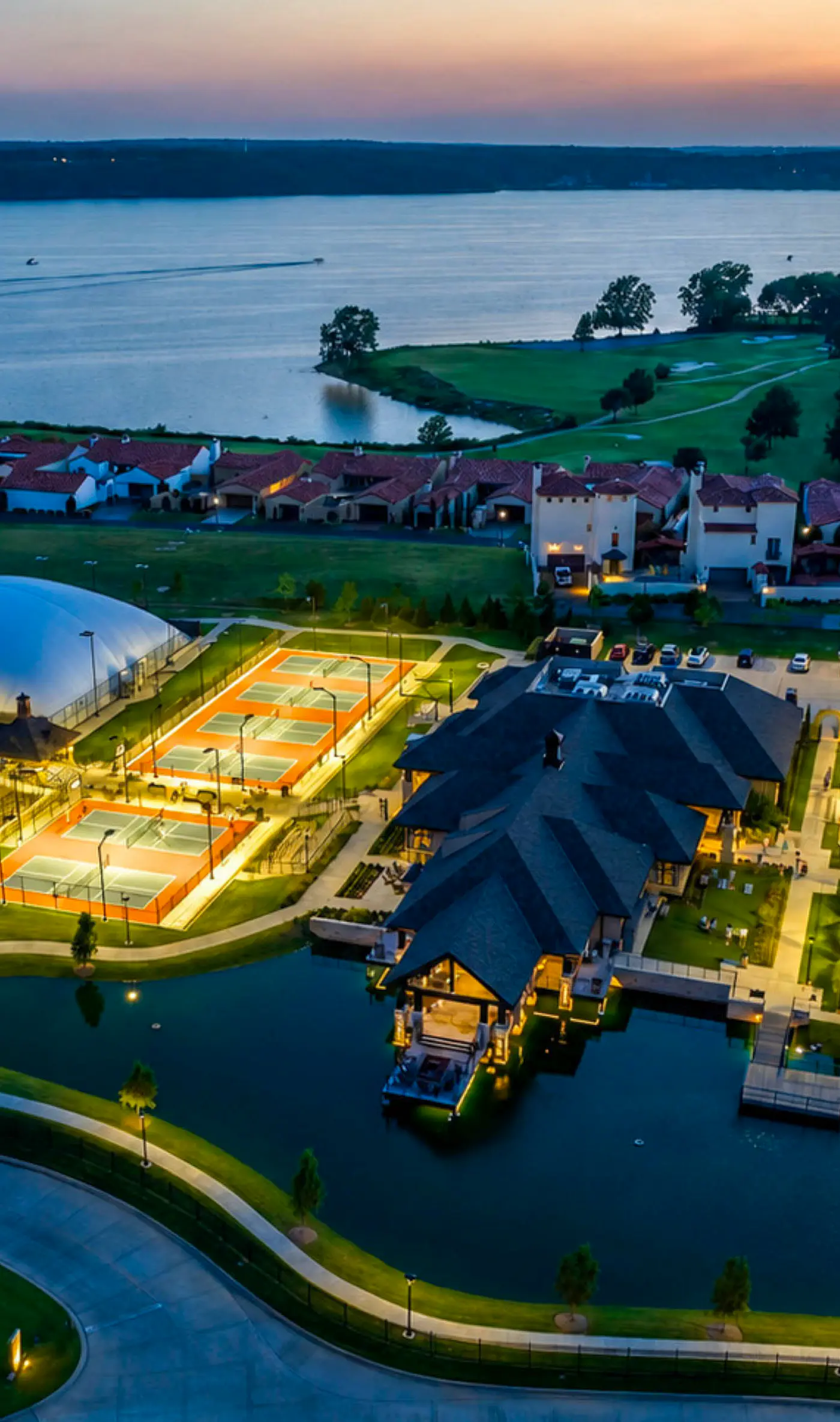 Hot Tub + Game Room! Luxe Monkey Island Escape