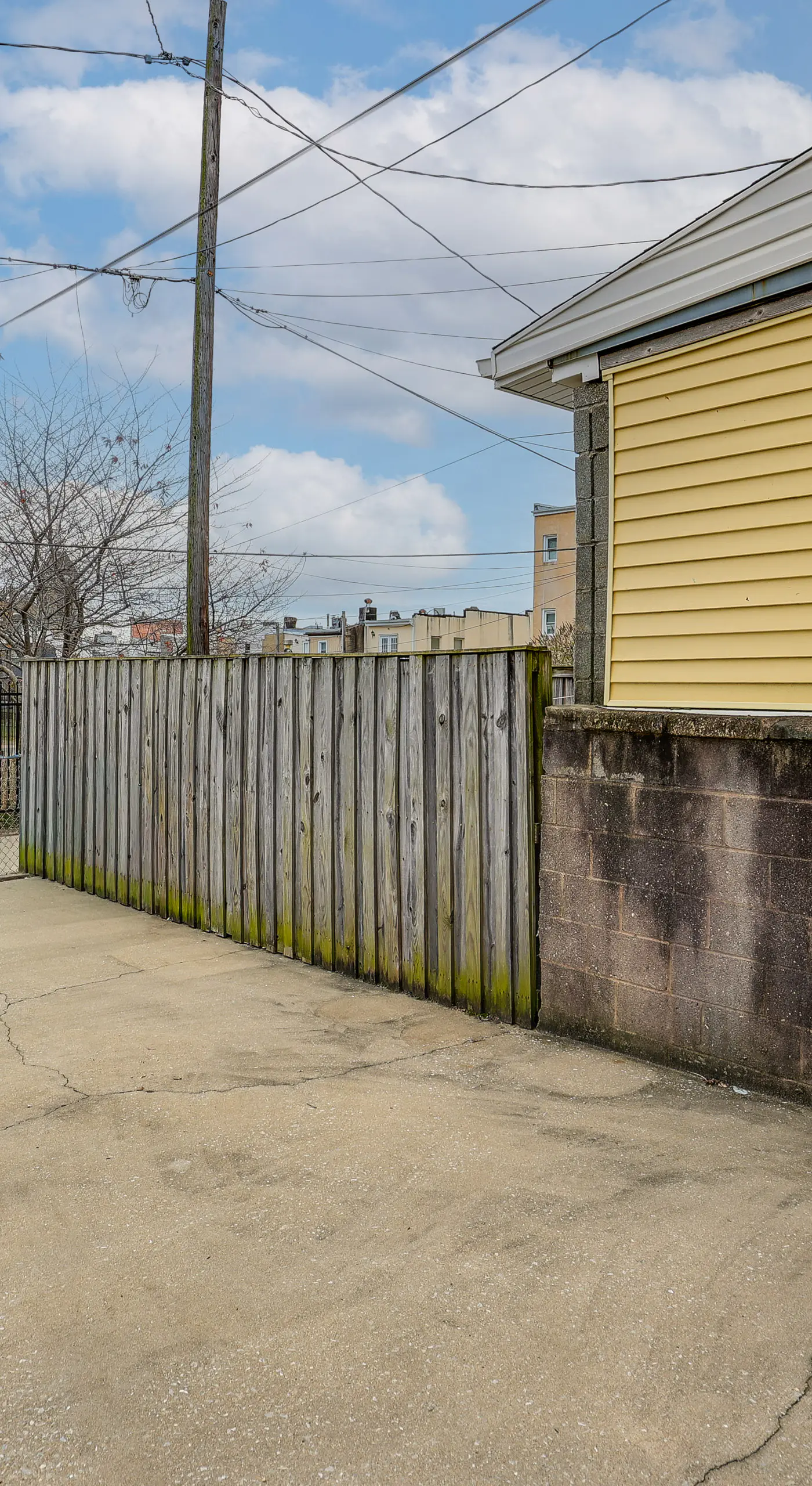 Pet-Friendly 3BR Rowhouse: Walk to Patterson Park!