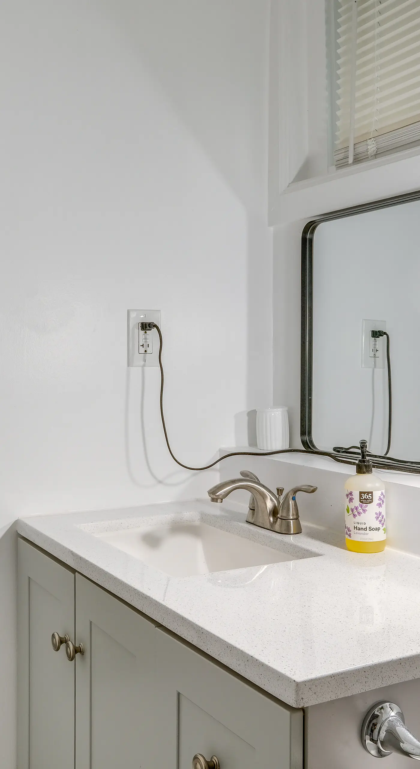 1 Mi to the Metro! Centrally Located Apt Near DC