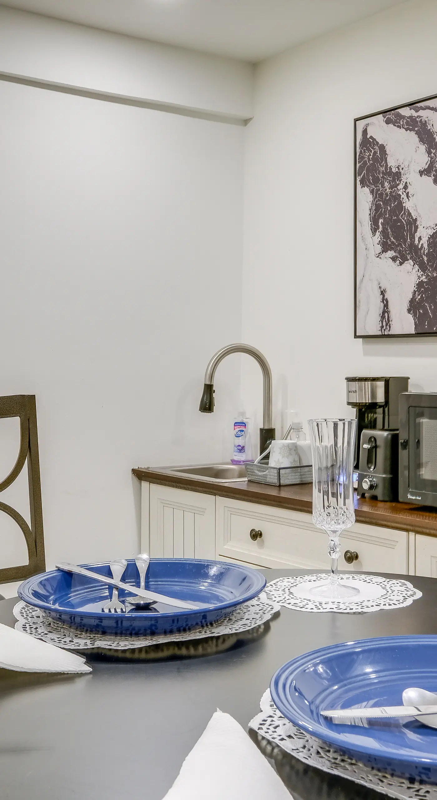 1 Mi to the Metro! Centrally Located Apt Near DC