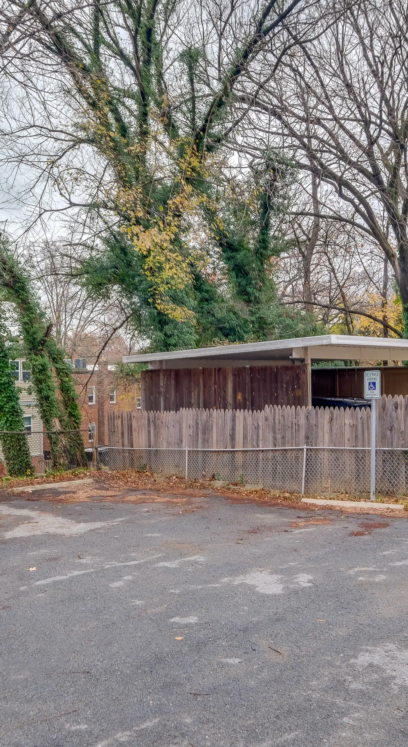 1 Mi to the Metro! Centrally Located Apt Near DC