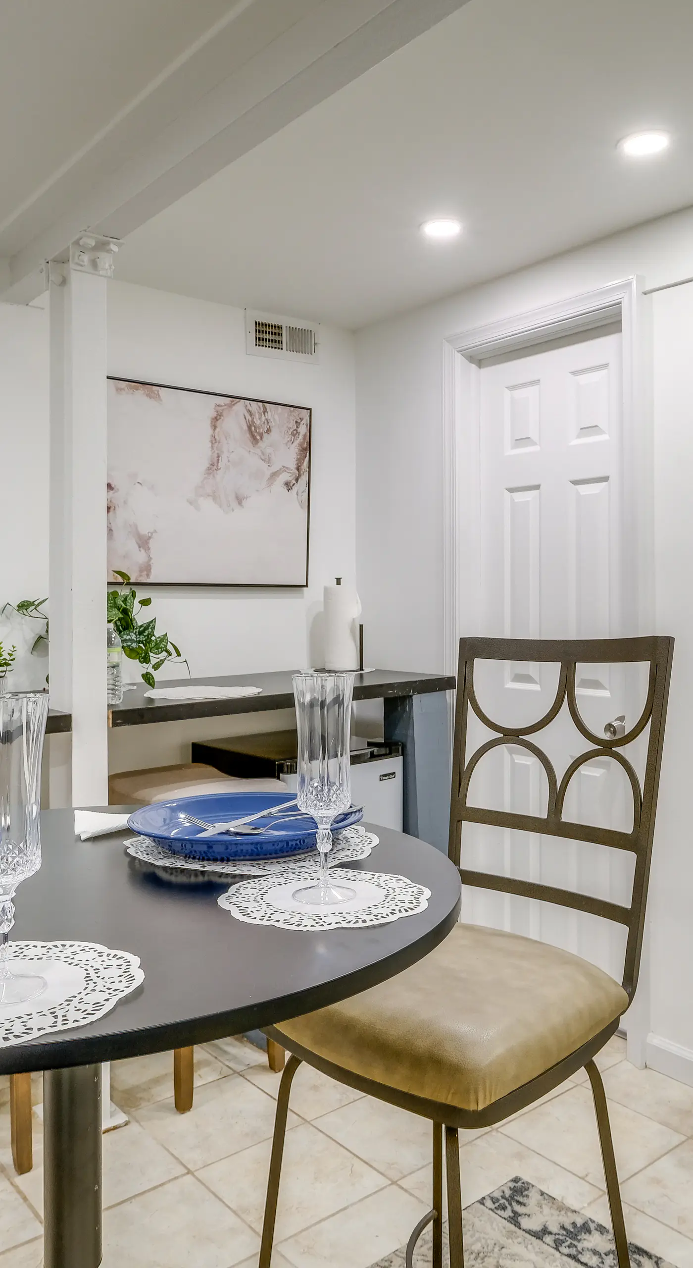 1 Mi to the Metro! Centrally Located Apt Near DC