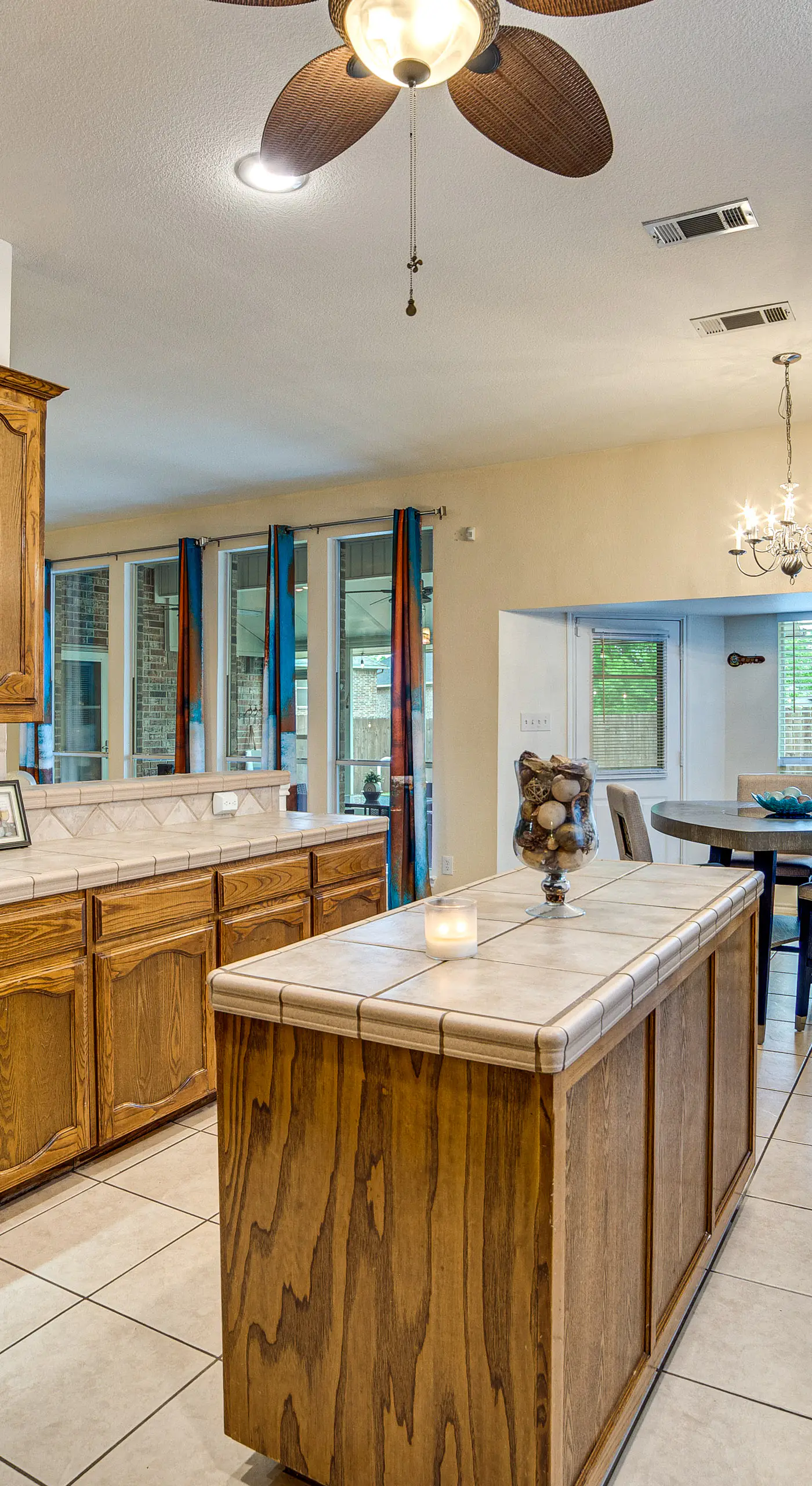 Spacious Arlington Home By Shops, Parks & Lakes