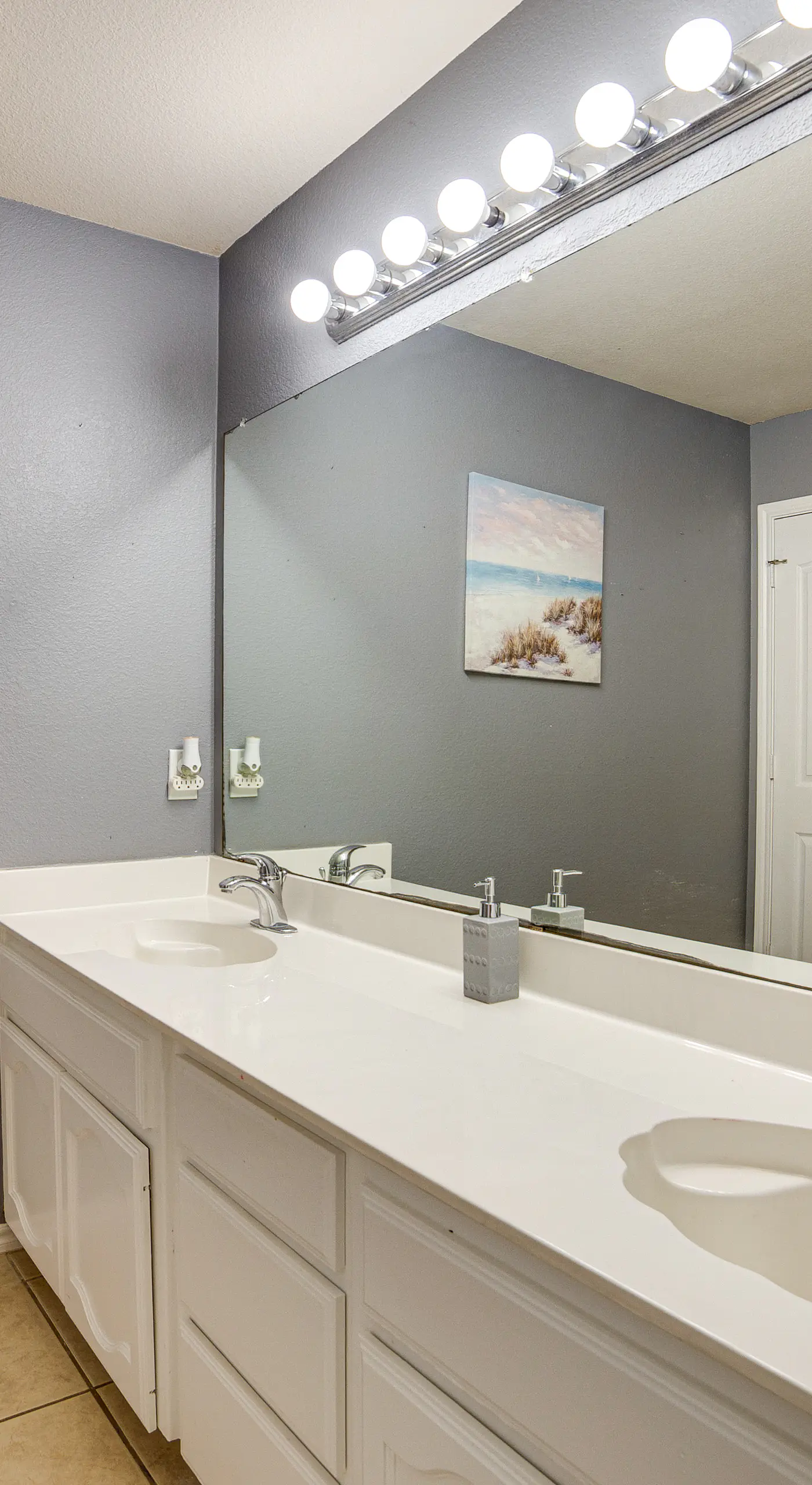 Spacious Arlington Home By Shops, Parks & Lakes