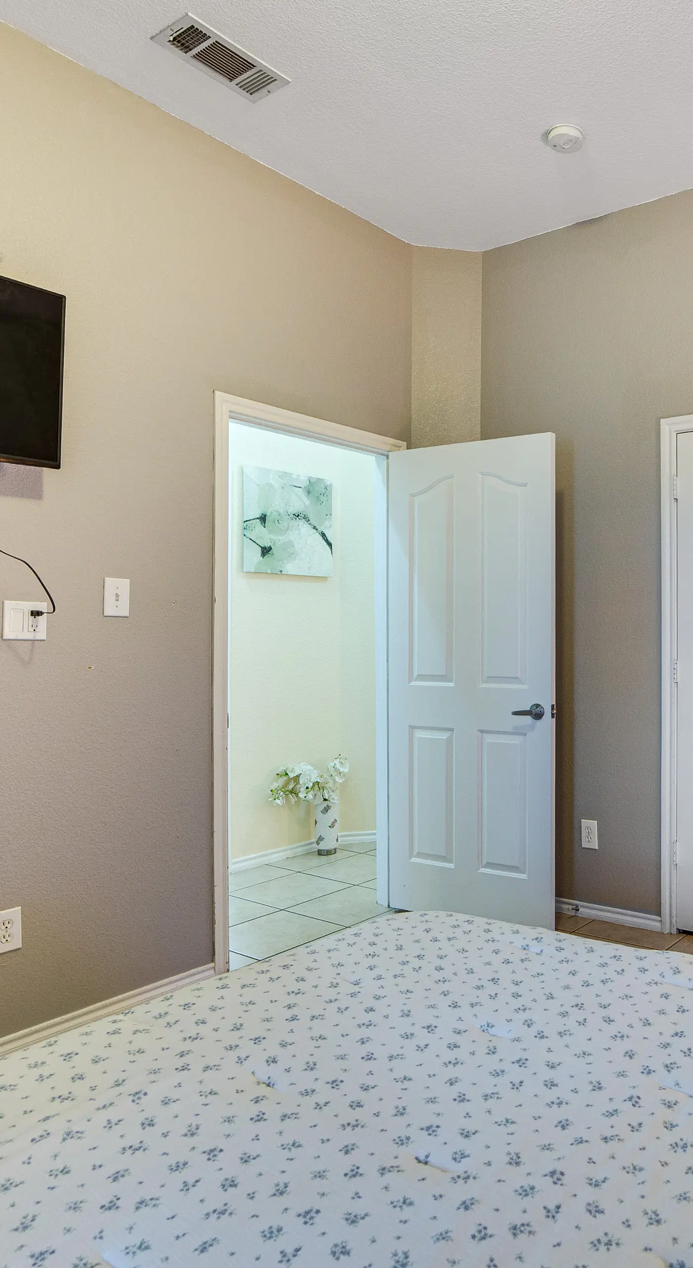 Spacious Arlington Home By Shops, Parks & Lakes