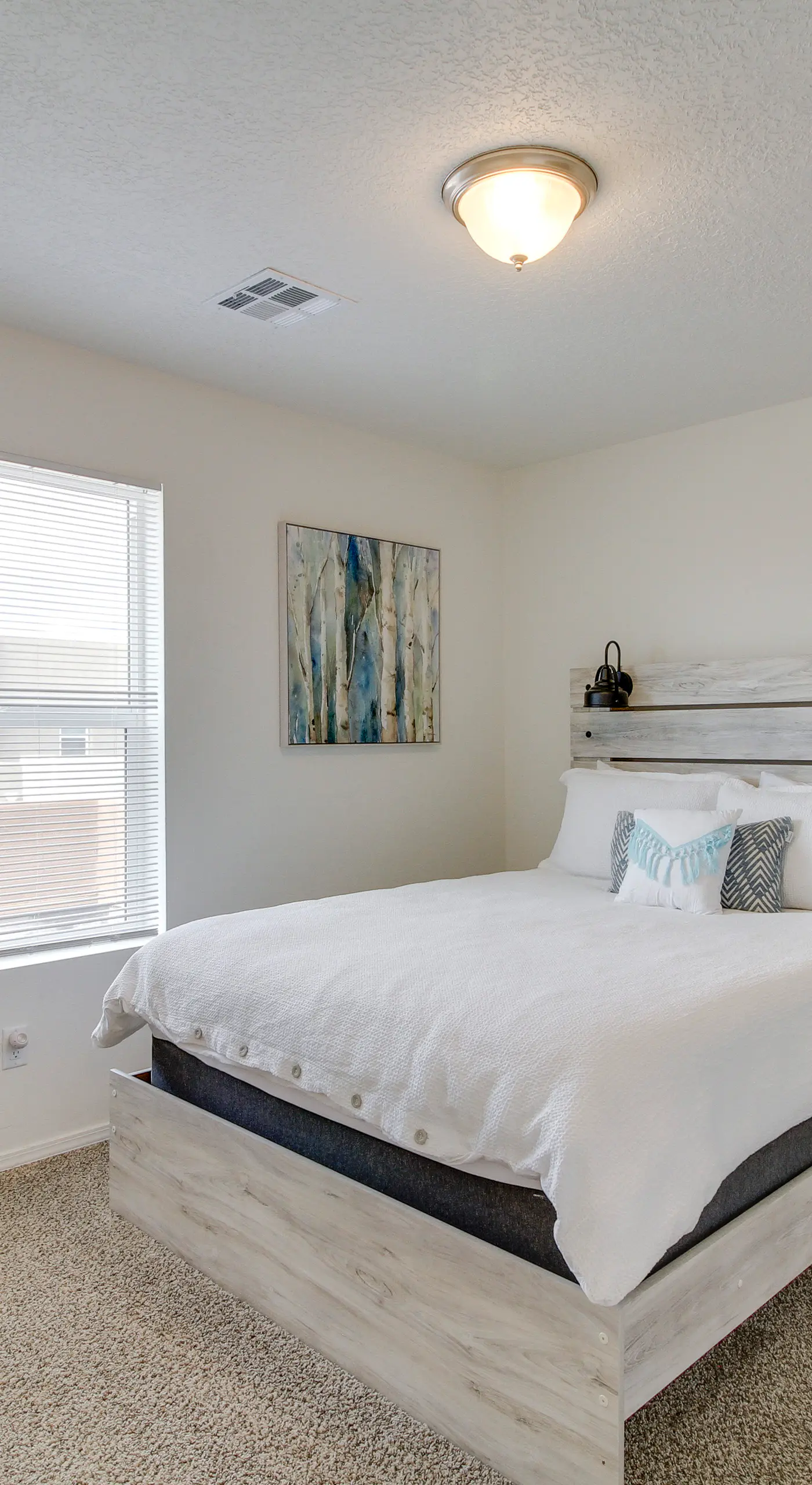 3 Mi to Old Town: Albuquerque Townhome w/ Yard!