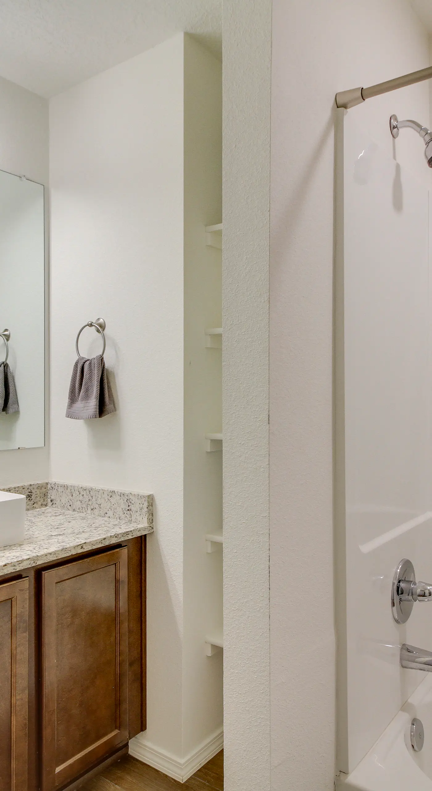 3 Mi to Old Town: Albuquerque Townhome w/ Yard!