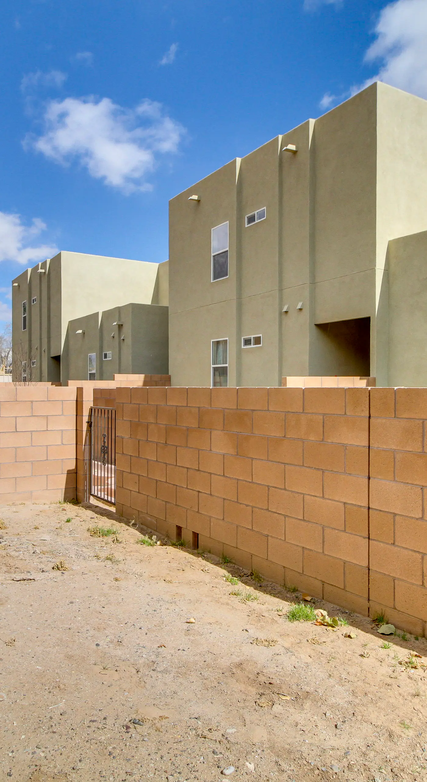 3 Mi to Old Town: Albuquerque Townhome w/ Yard!