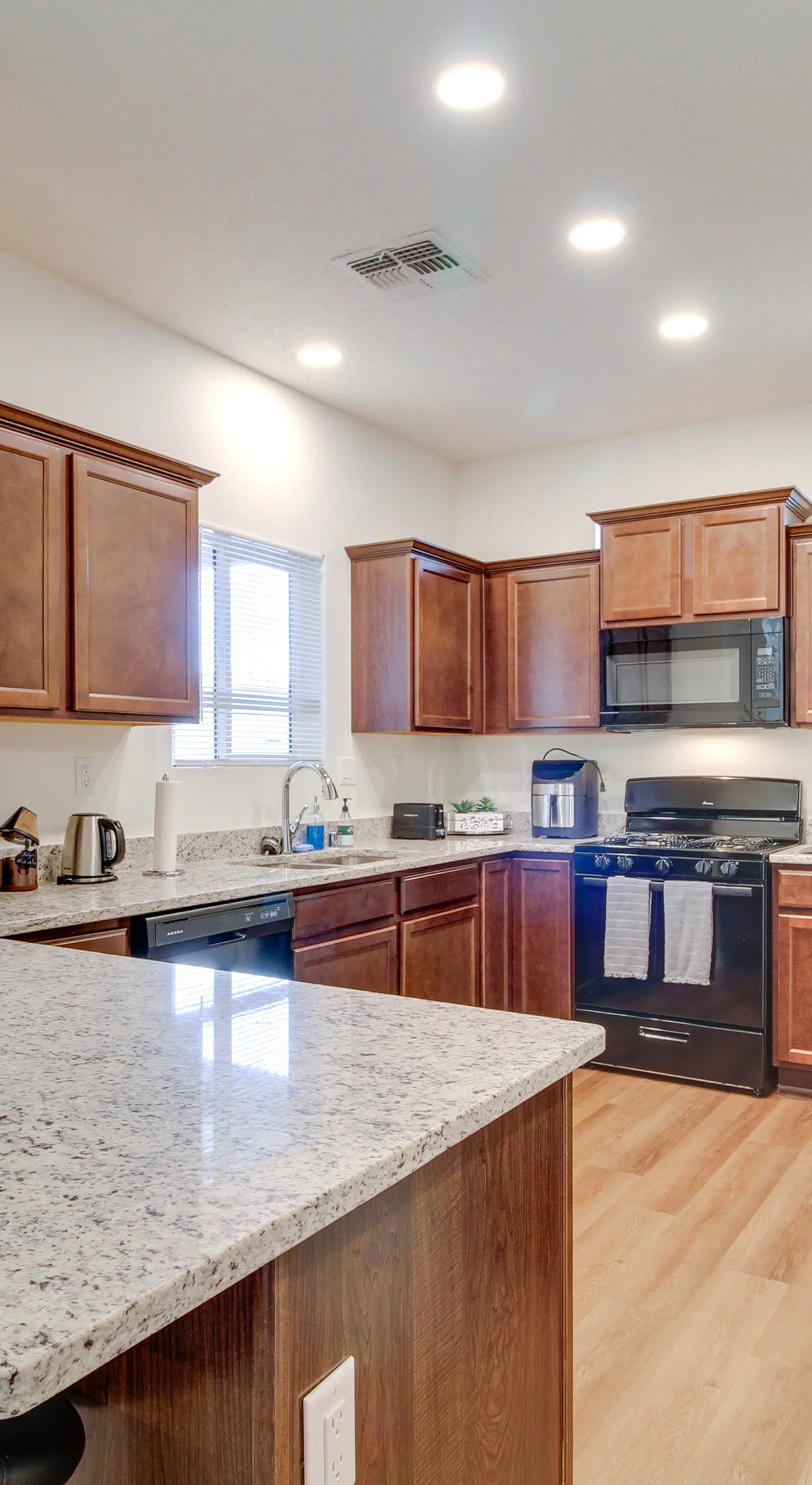 3 Mi to Old Town: Albuquerque Townhome w/ Yard!