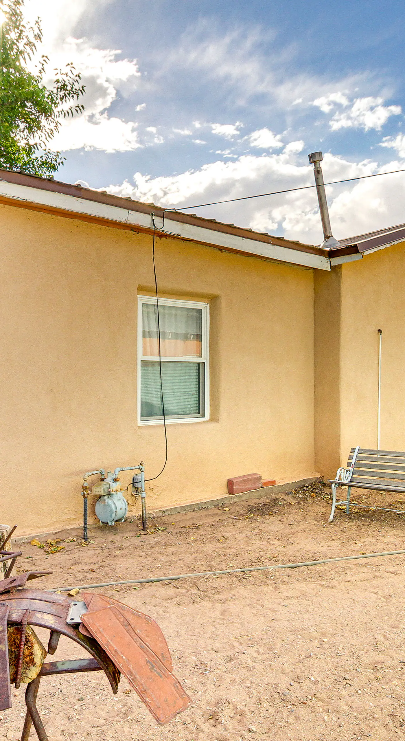 3 Mi to Old Town, Fenced Yard: ABQ Abode!