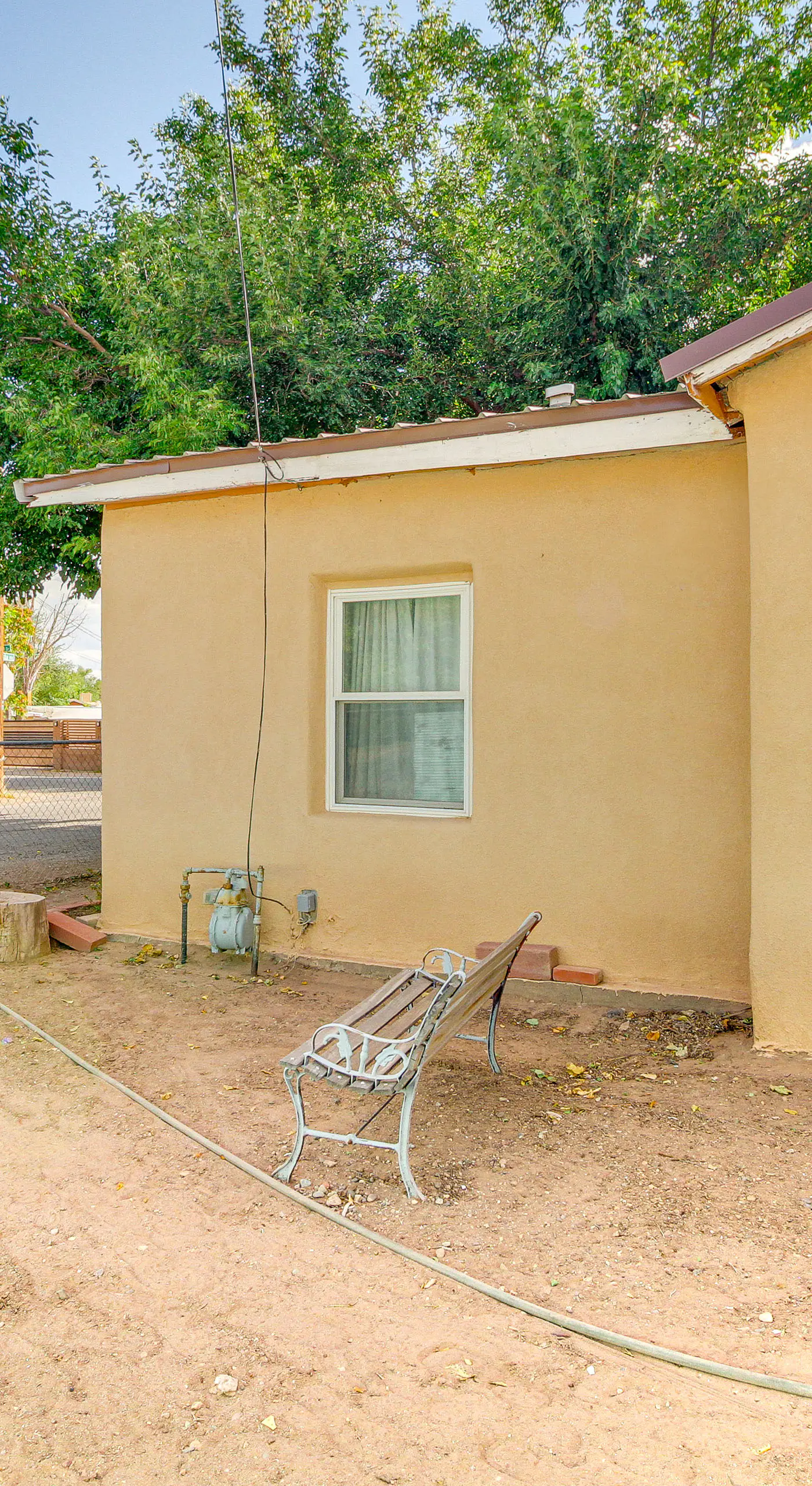 3 Mi to Old Town, Fenced Yard: ABQ Abode!