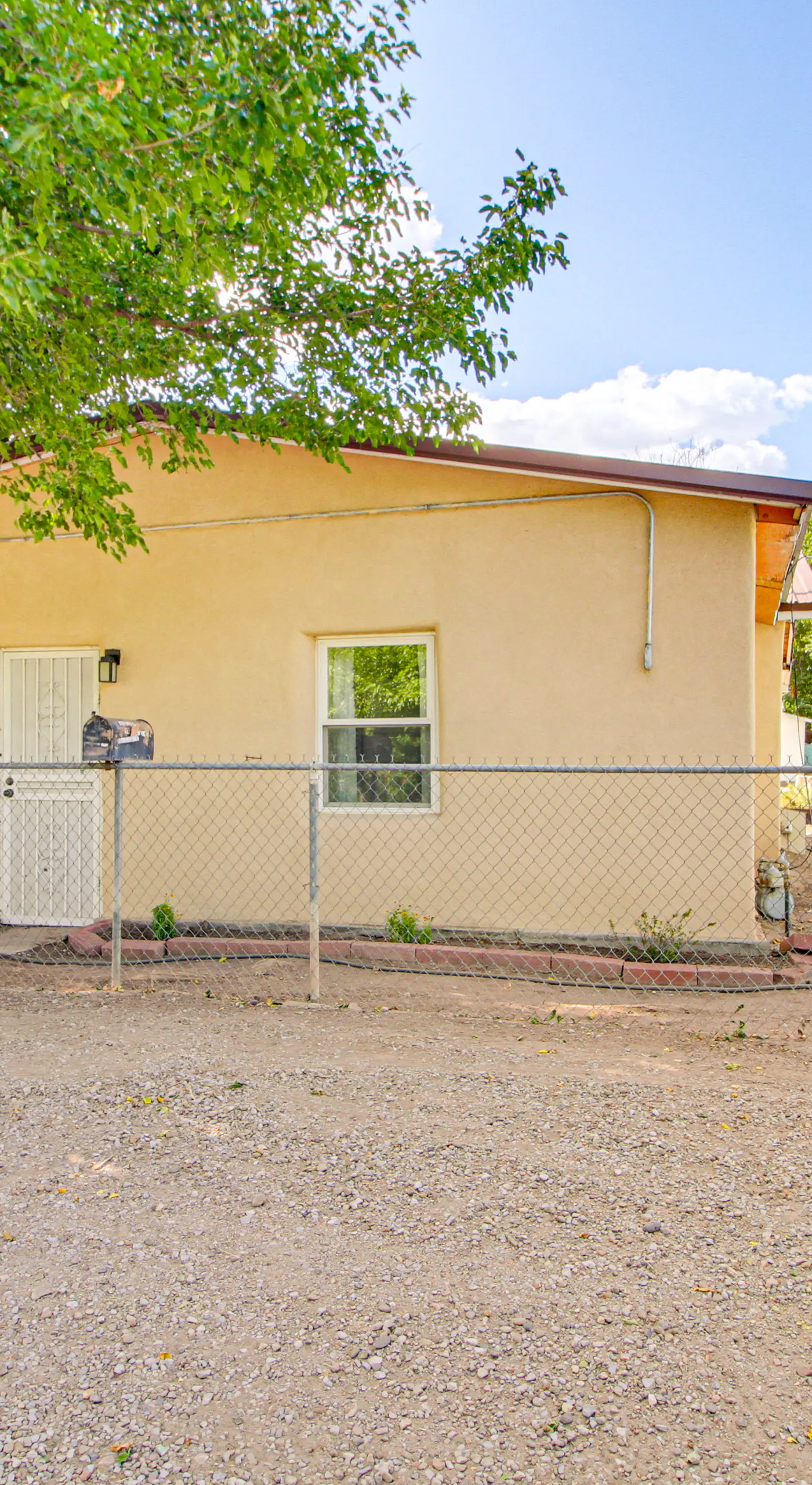3 Mi to Old Town, Fenced Yard: ABQ Abode!
