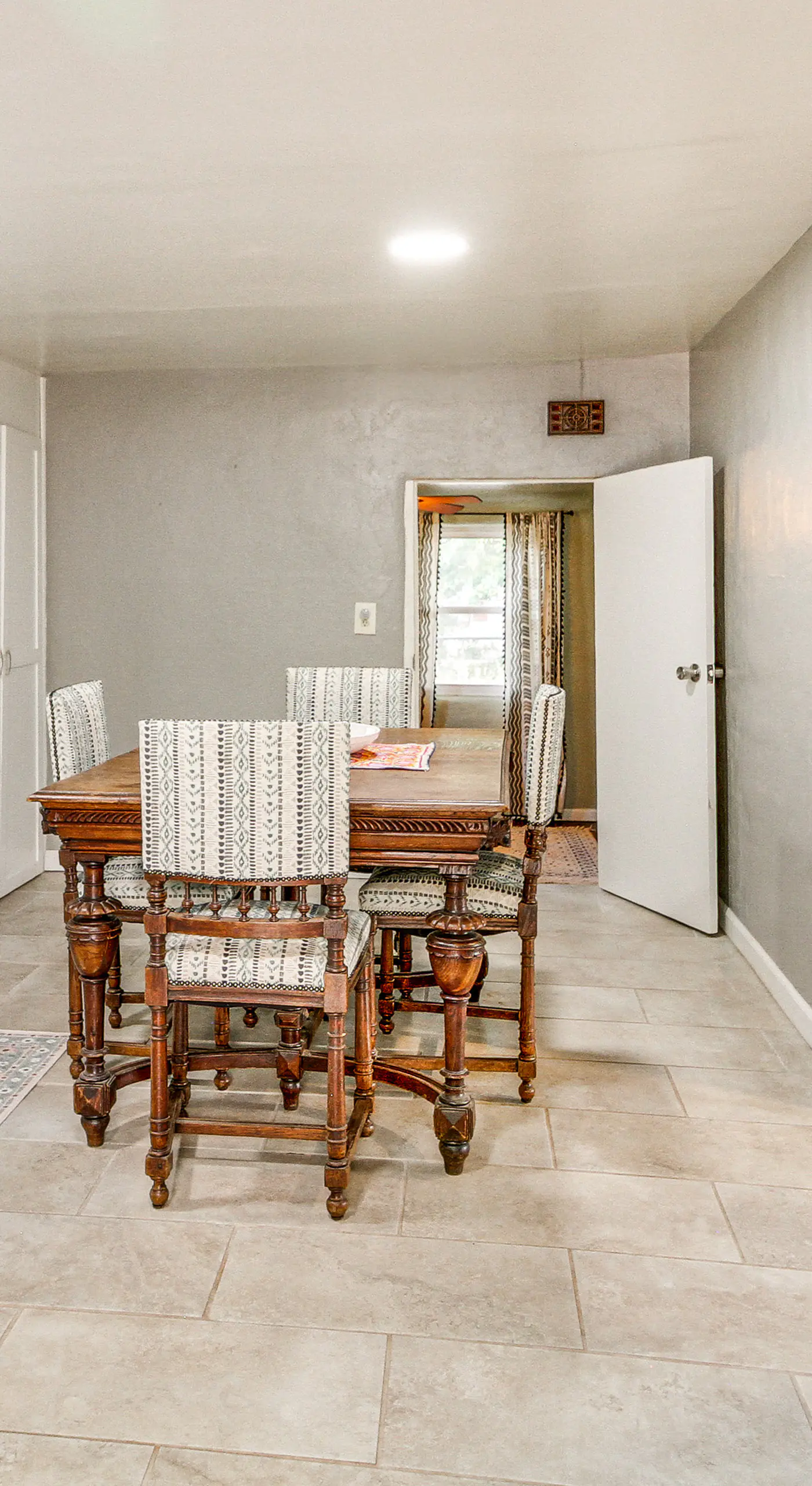 3 Mi to Old Town, Fenced Yard: ABQ Abode!