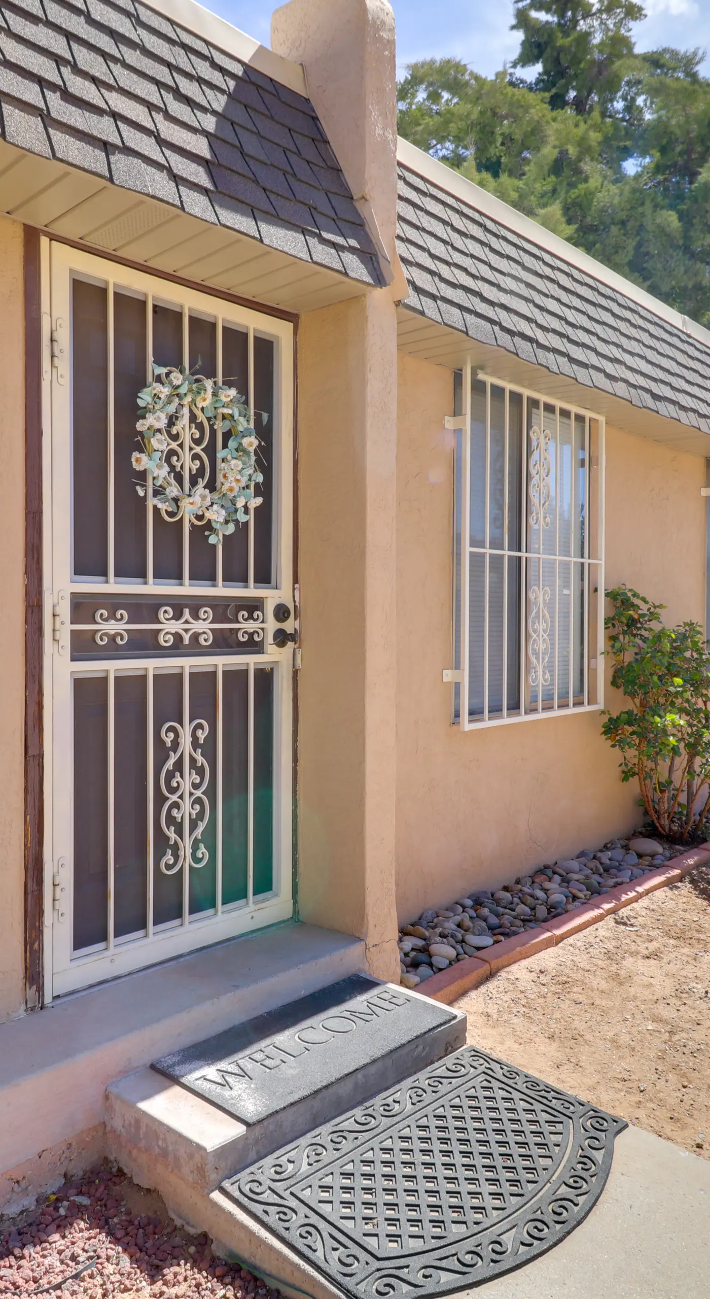 3 Mi to Uptown ABQ! Pet-Friendly Condo w/ Patio