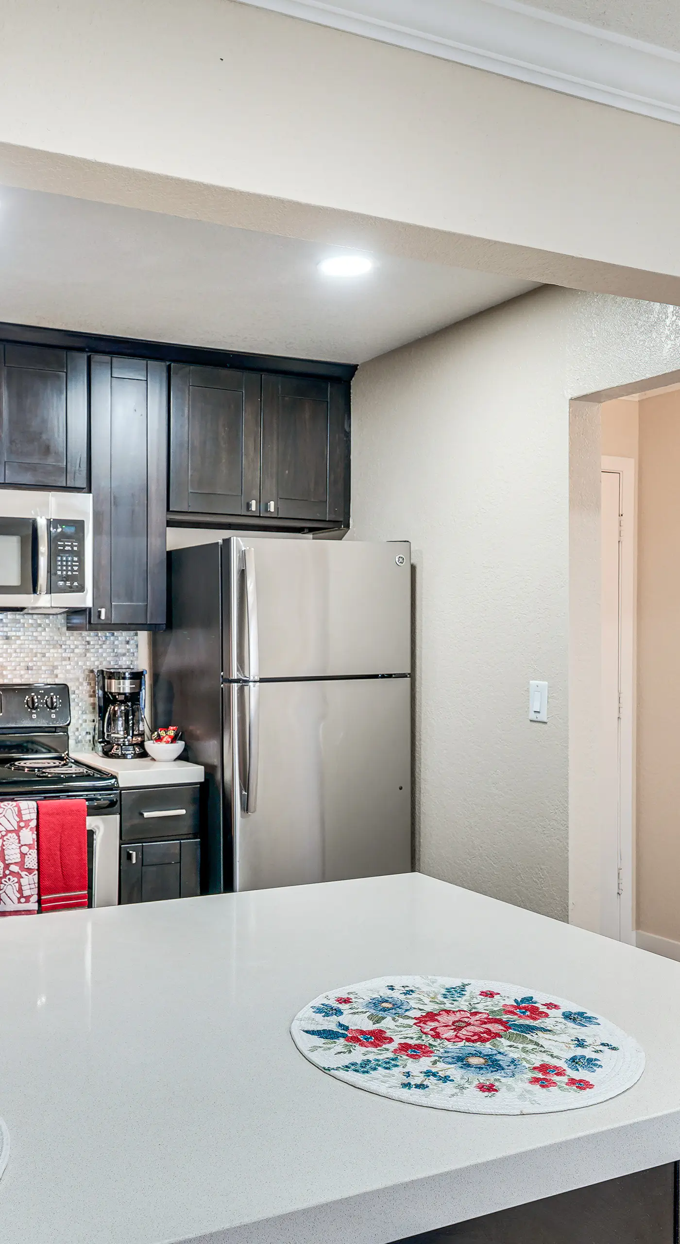 Shop, Hike & Sip Wine: Pleasanton Gem w/ Balcony!