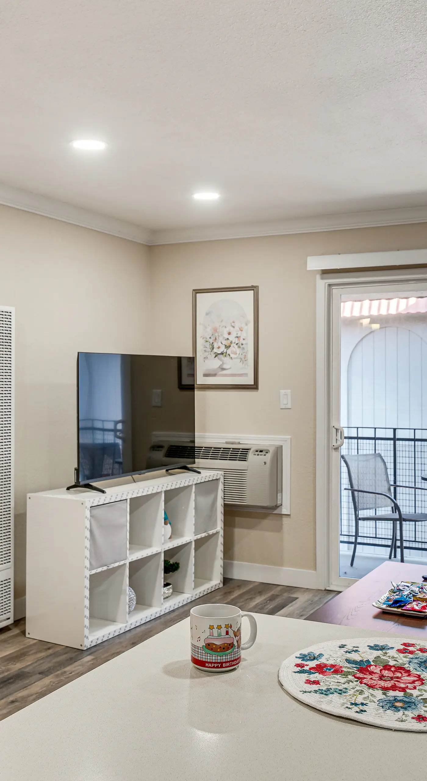 Shop, Hike & Sip Wine: Pleasanton Gem w/ Balcony!