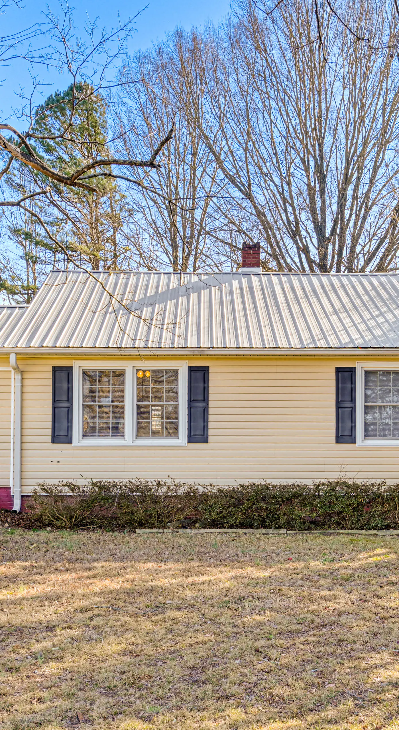 2 Mi to Uptown Lexington: Pet-Friendly Getaway!