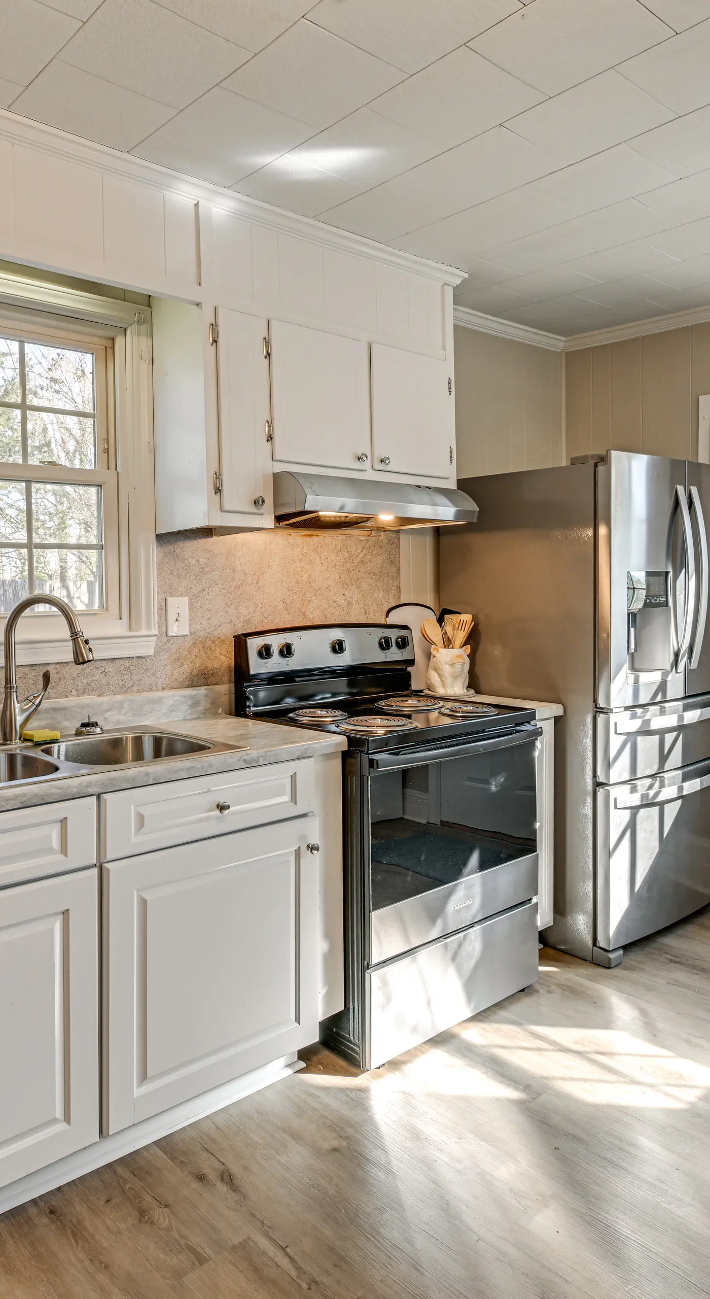 2 Mi to Uptown Lexington: Pet-Friendly Getaway!