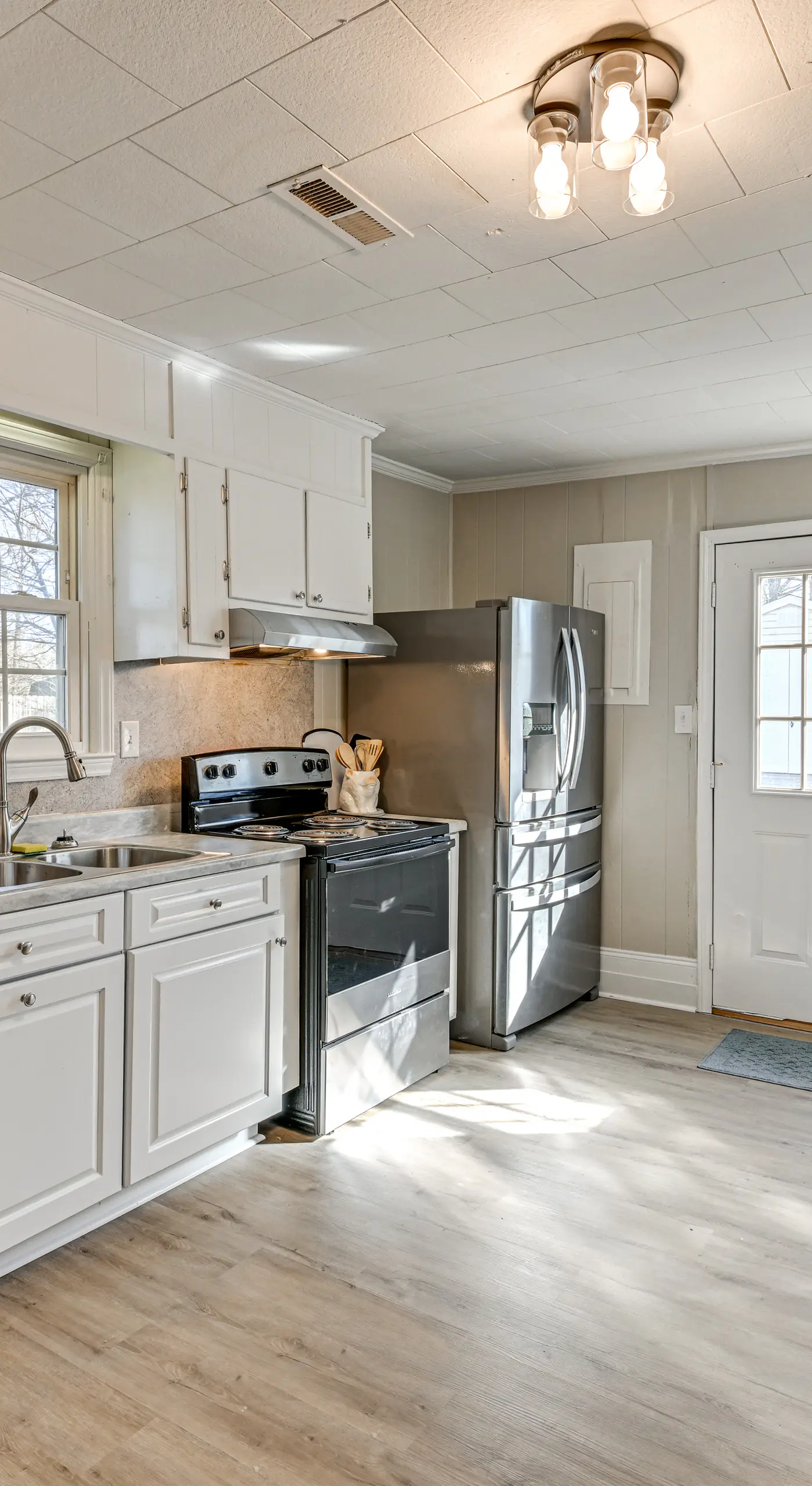 2 Mi to Uptown Lexington: Pet-Friendly Getaway!