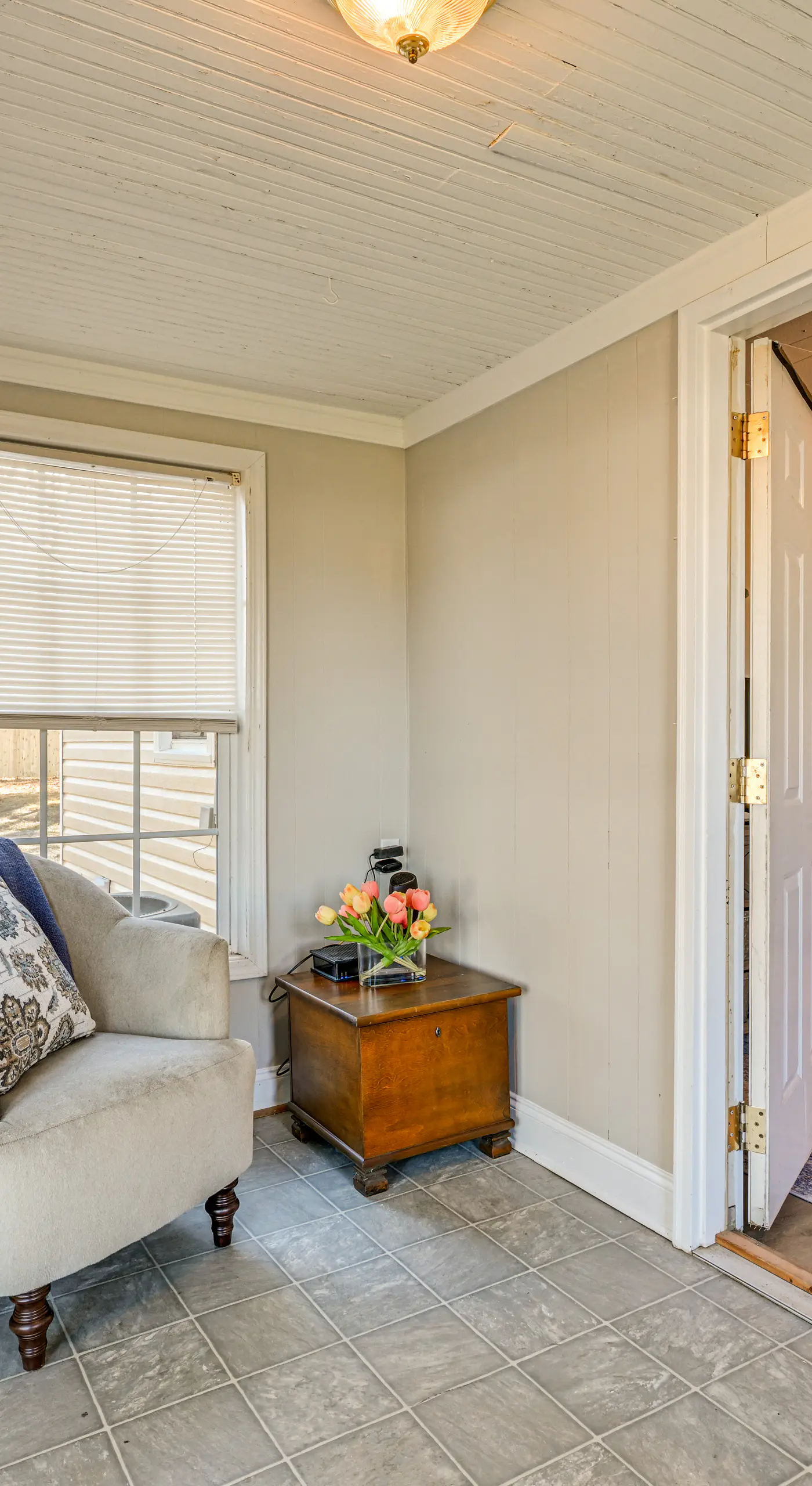 2 Mi to Uptown Lexington: Pet-Friendly Getaway!